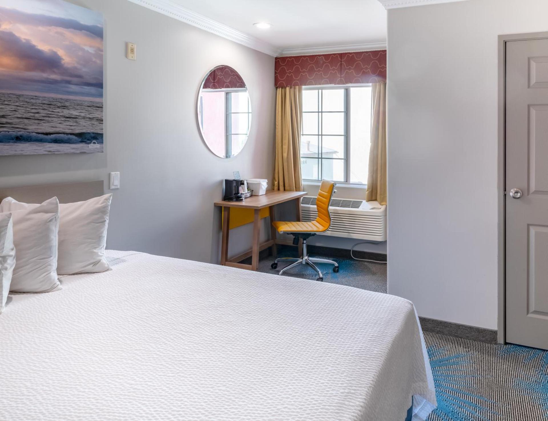 Days Inn by Wyndham Santa Monica photo 93