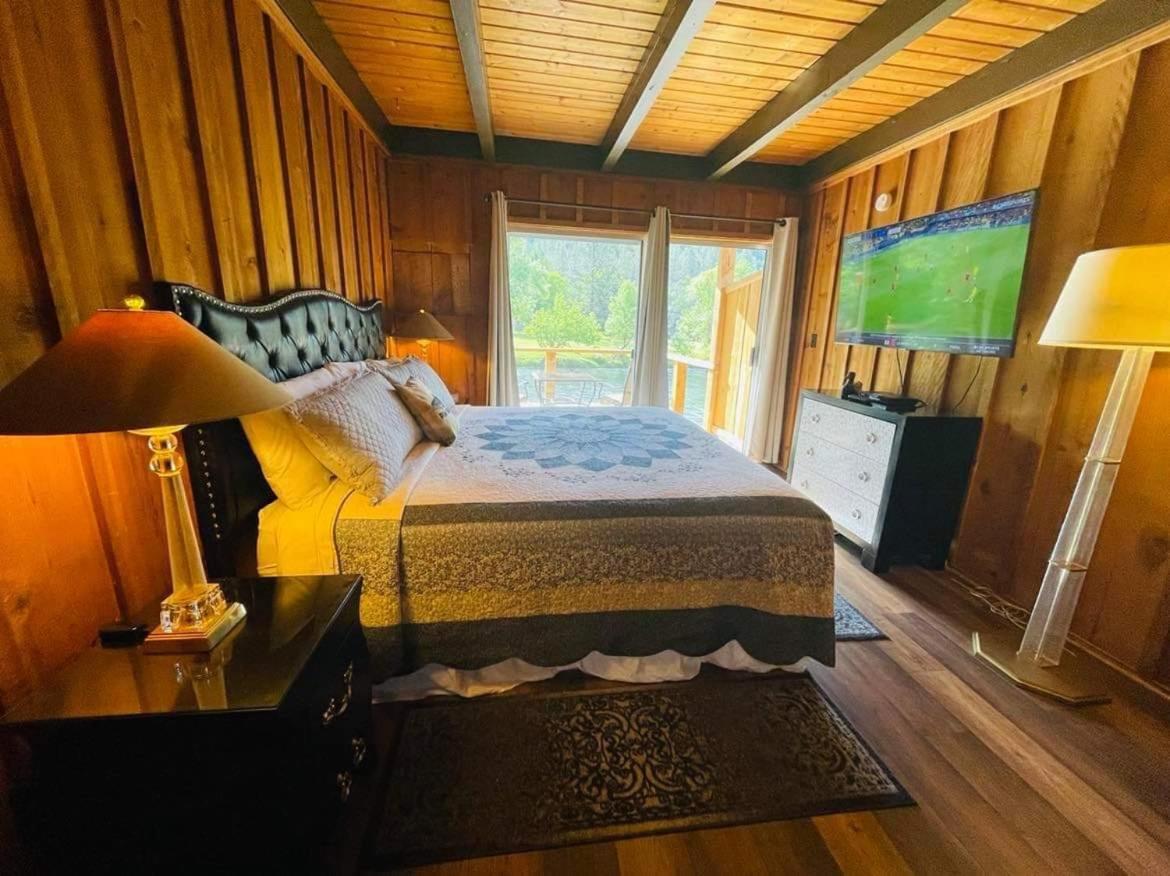 Riverfront Lodging photo 22