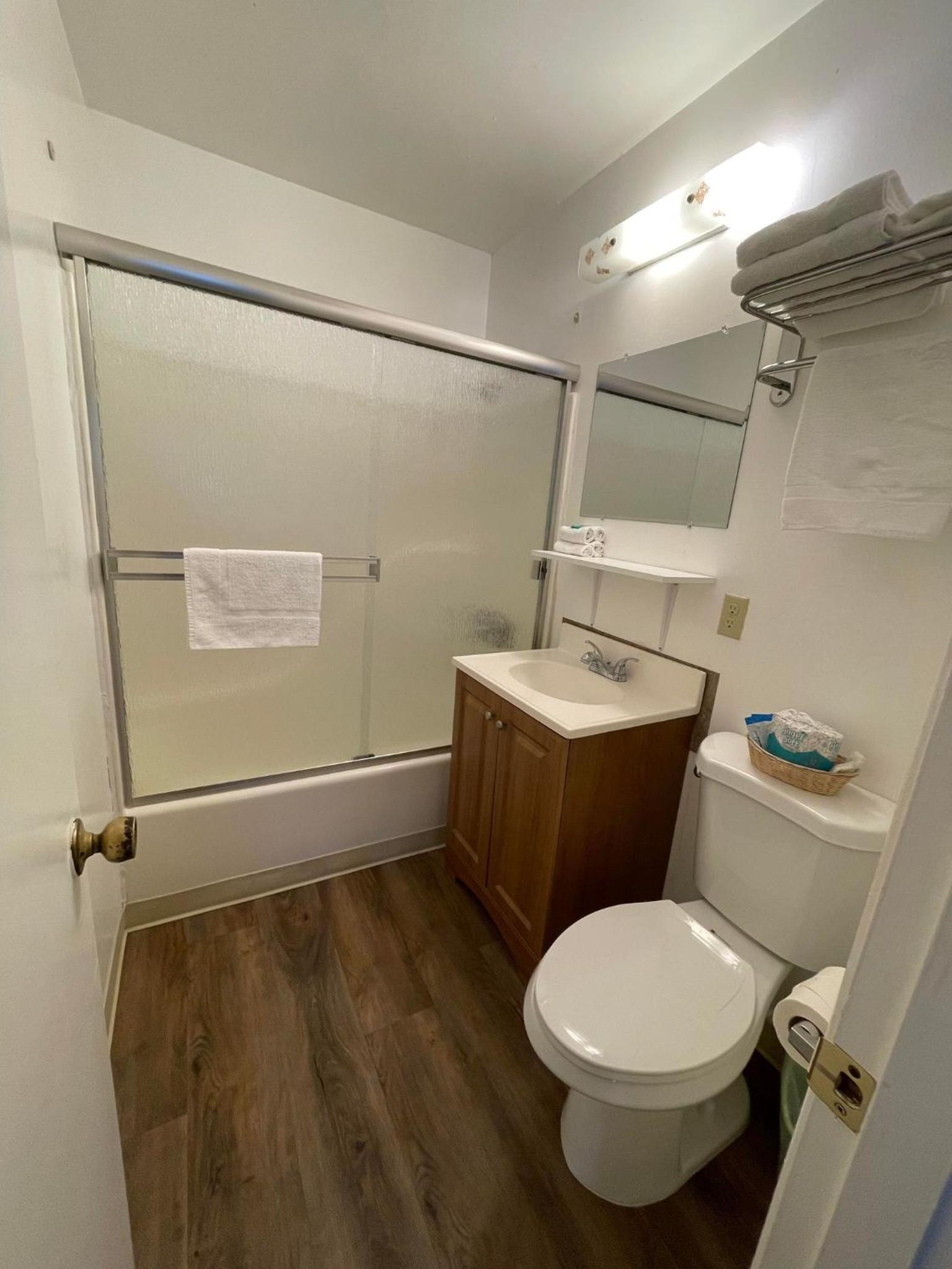 Riverfront Lodging photo 71