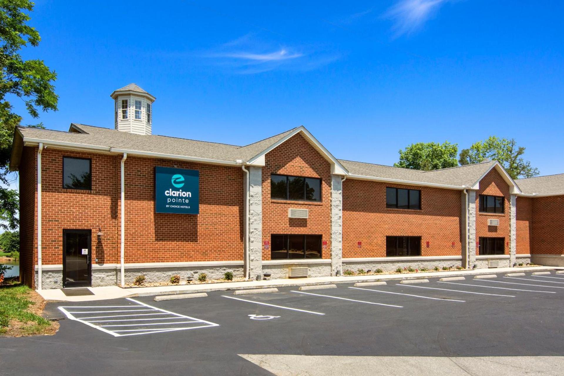 Clarion Pointe on the lake Clarksville-South Hill West photo 47