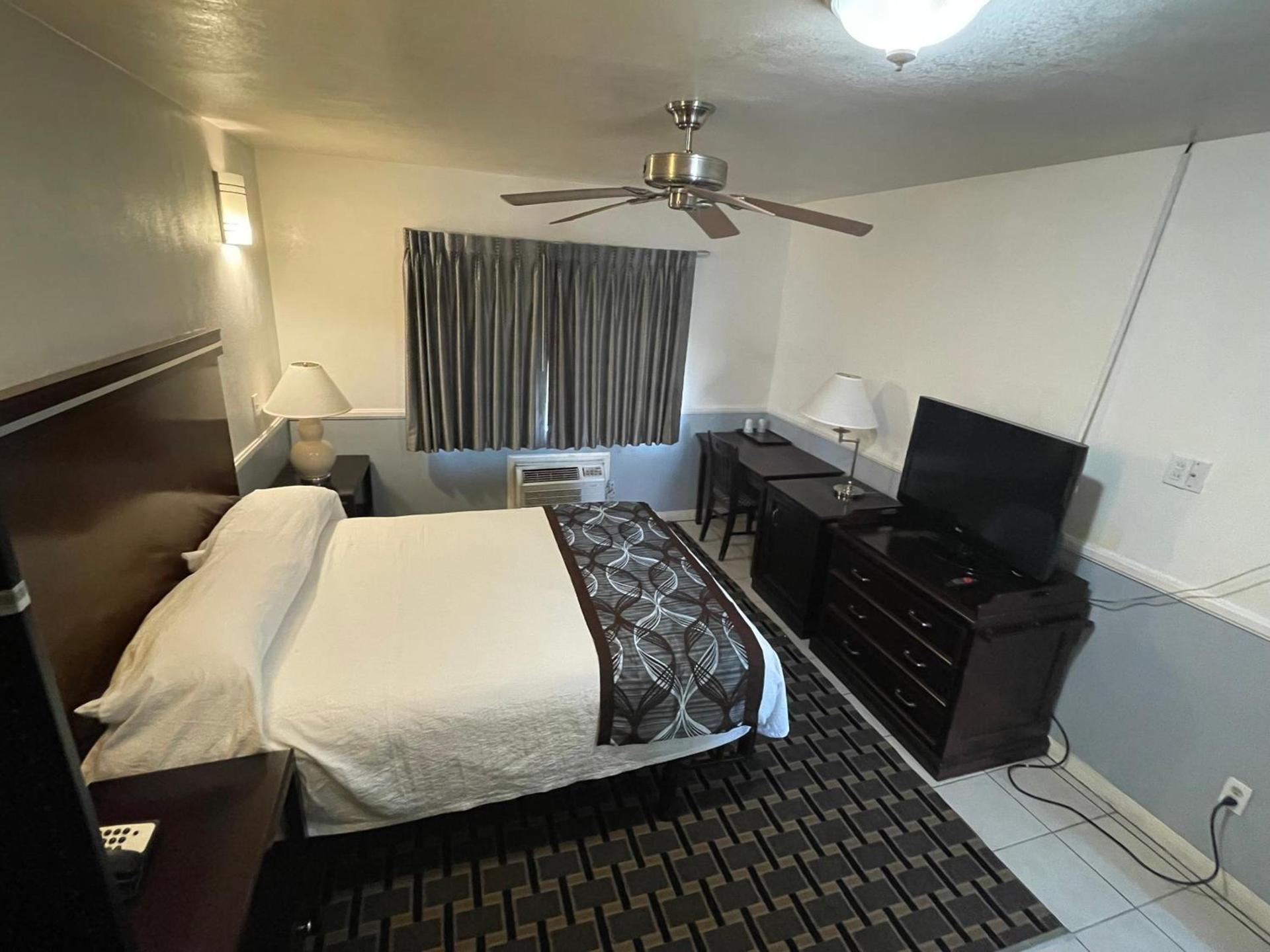Hollywood Guest Inn photo 20
