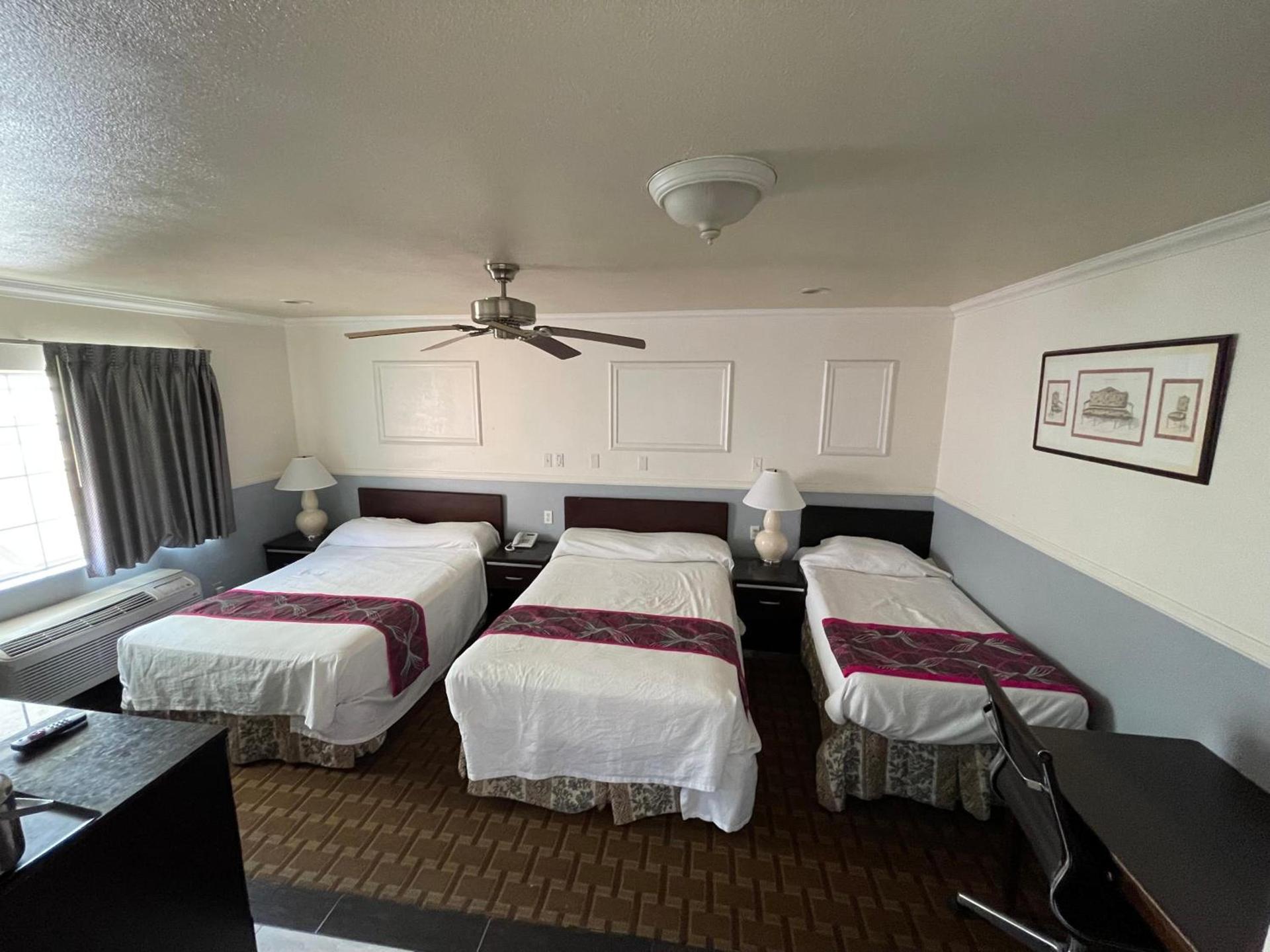 Hollywood Guest Inn photo 9
