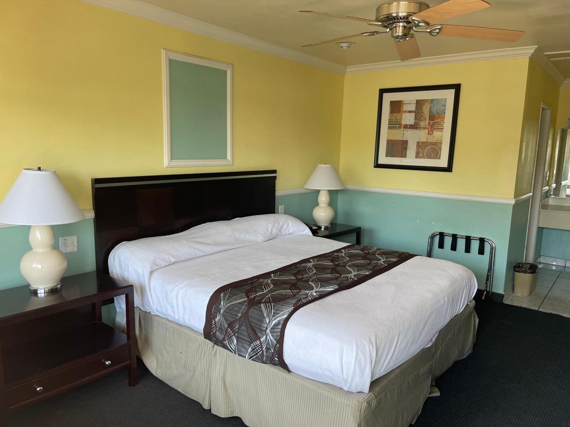 Hollywood Guest Inn photo 16