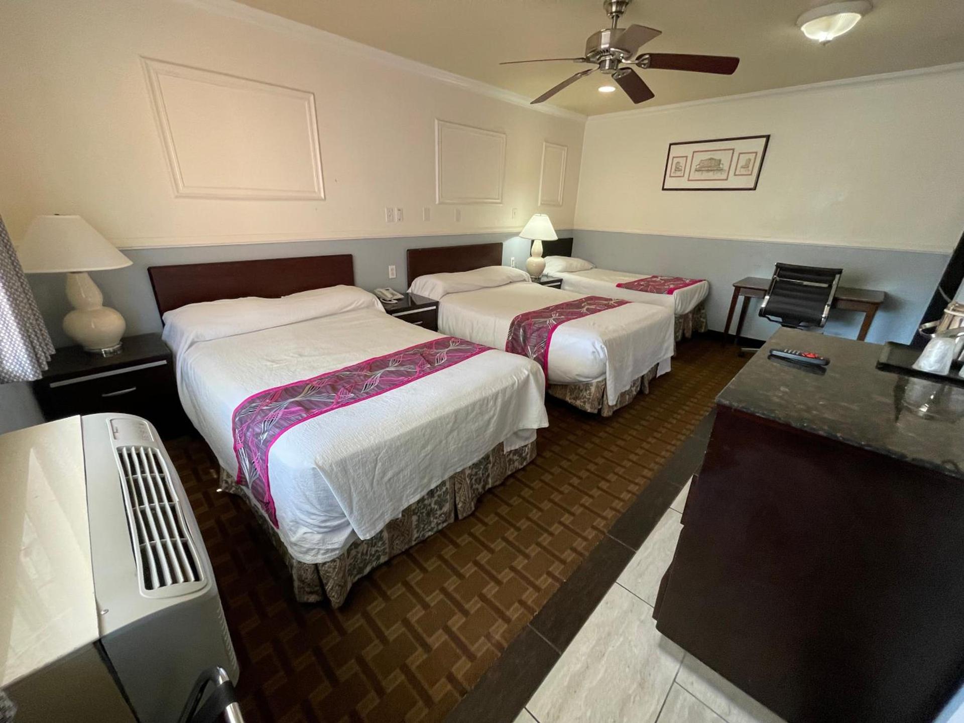 Hollywood Guest Inn photo 14