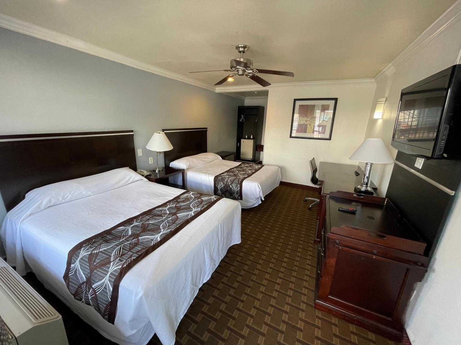 Hollywood Guest Inn photo 8