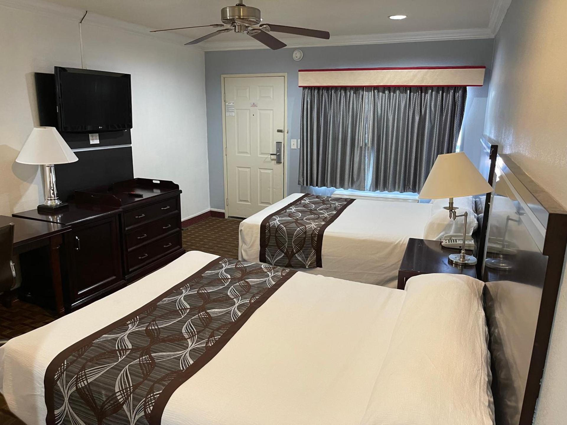 Hollywood Guest Inn photo 40