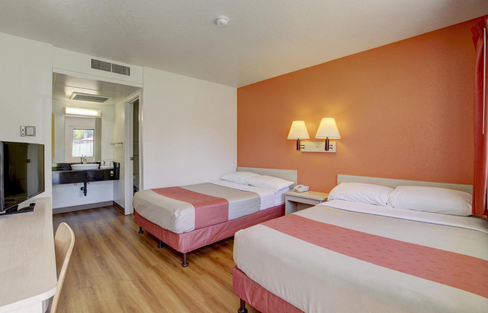 Motel 6-Corona, CA photo 8