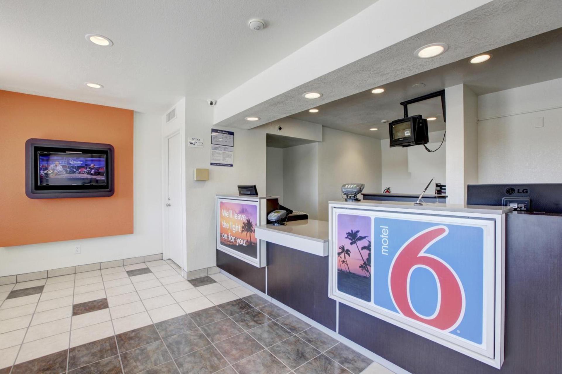 Motel 6-Corona, CA photo 4