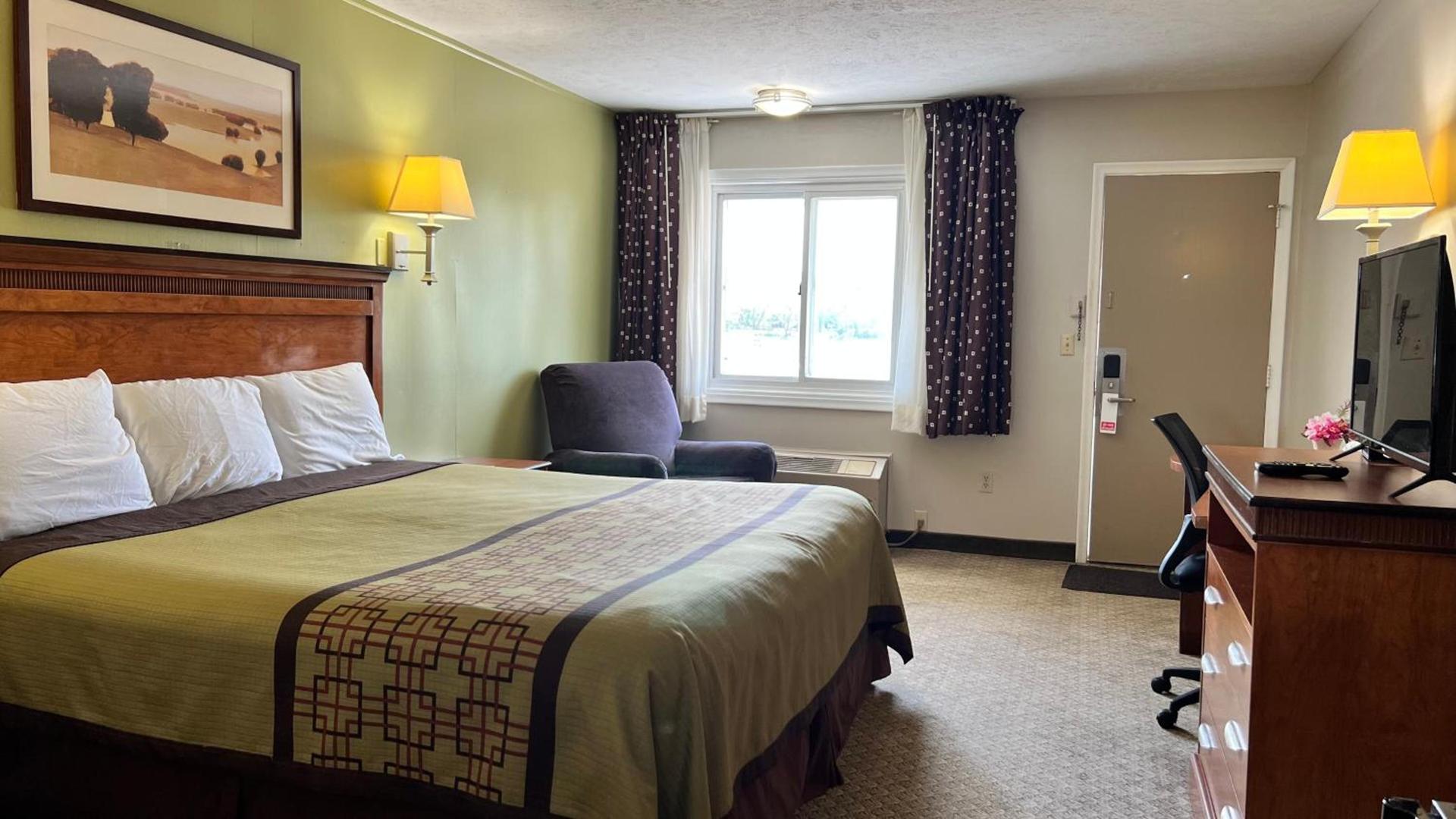 Capri Motel photo 10