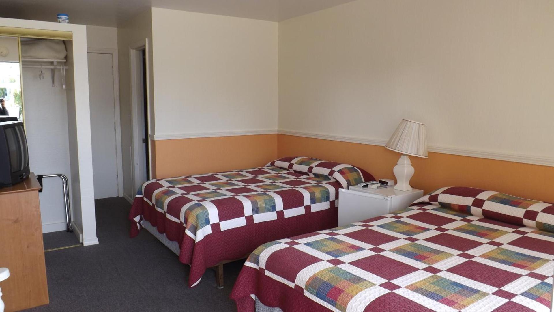 Twin Lakes Inn photo 10