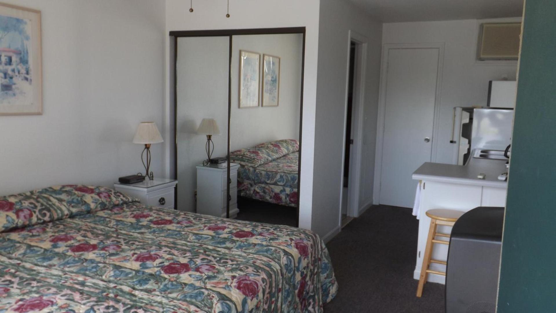 Twin Lakes Inn photo 9