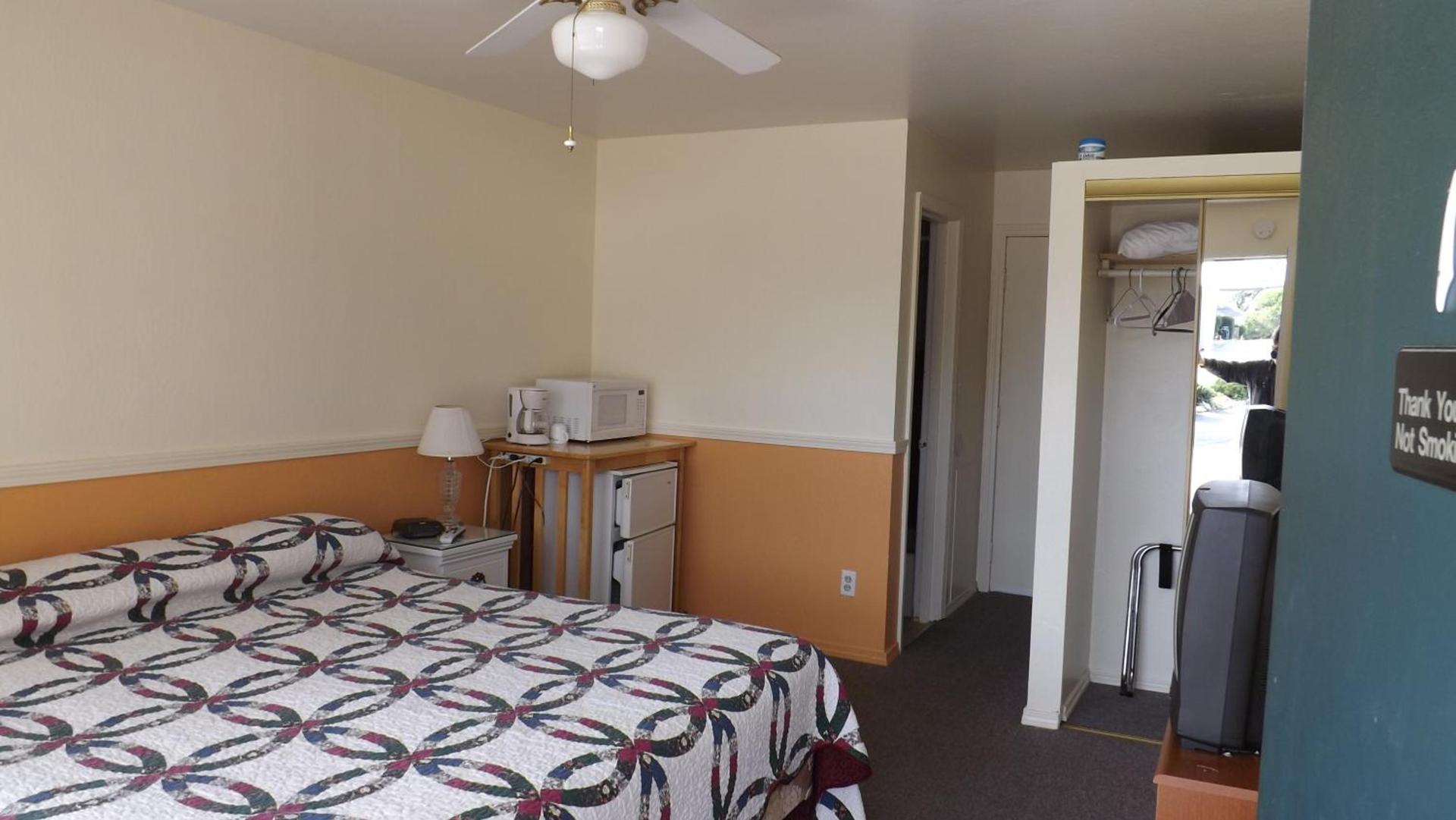 Twin Lakes Inn photo 11