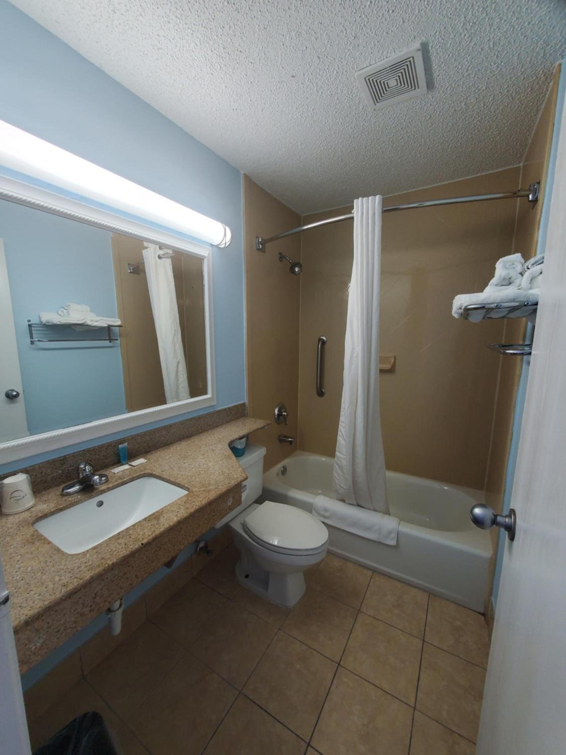 Coastal Inn & Suites photo 24