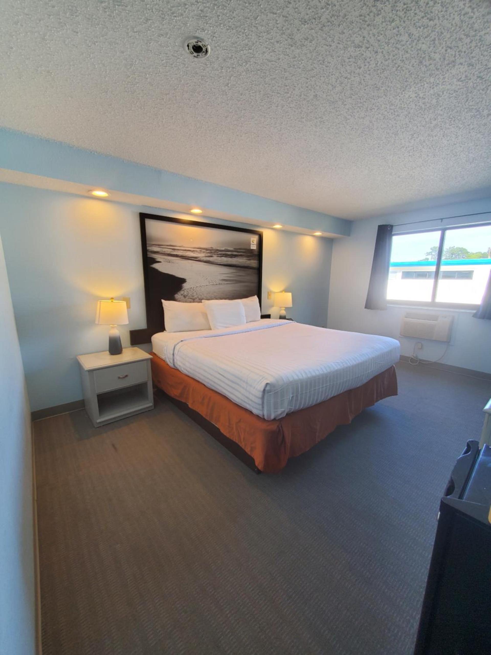 Coastal Inn & Suites photo 27