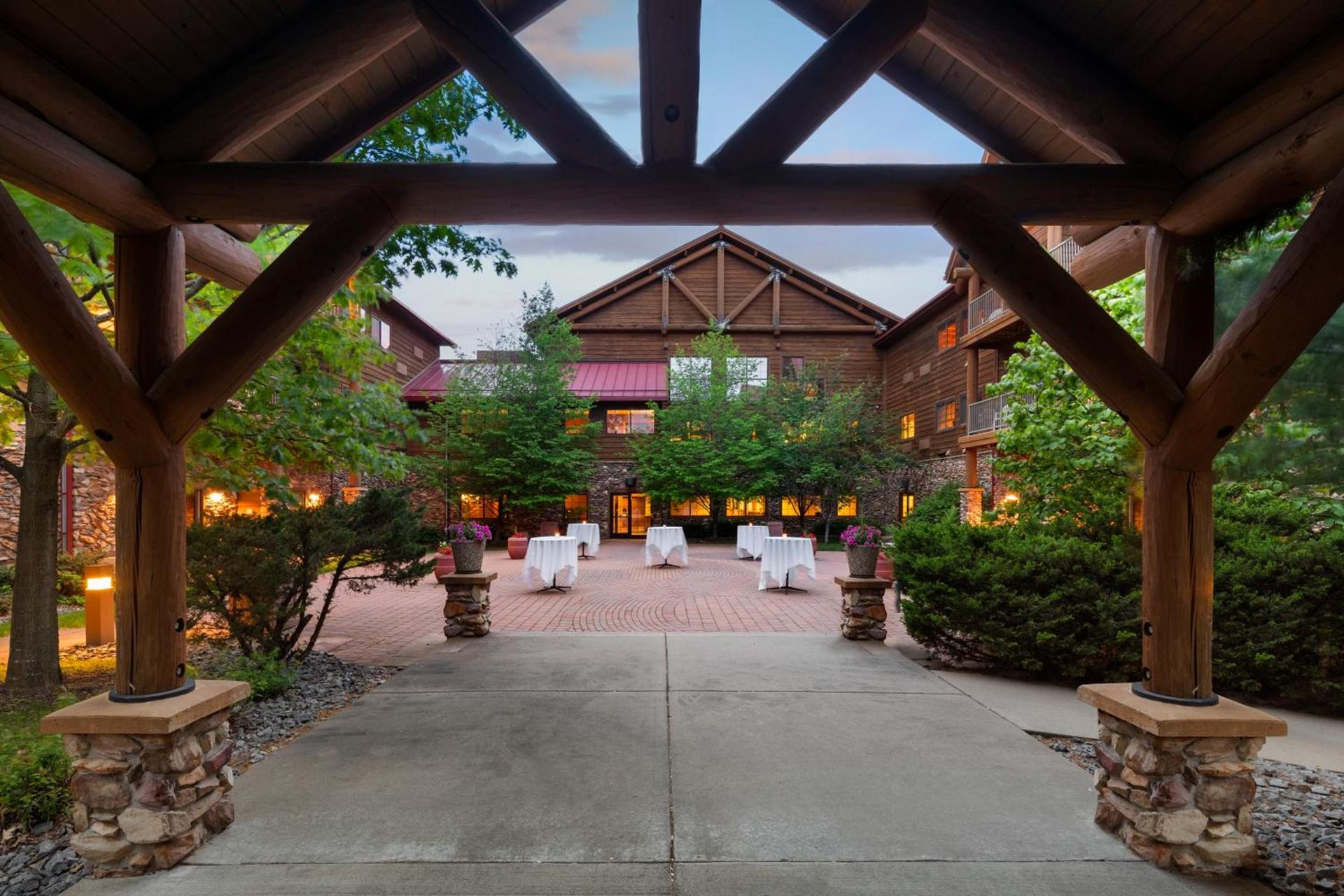 bantr Grand Hotel Wausau - Rothschild photo 4