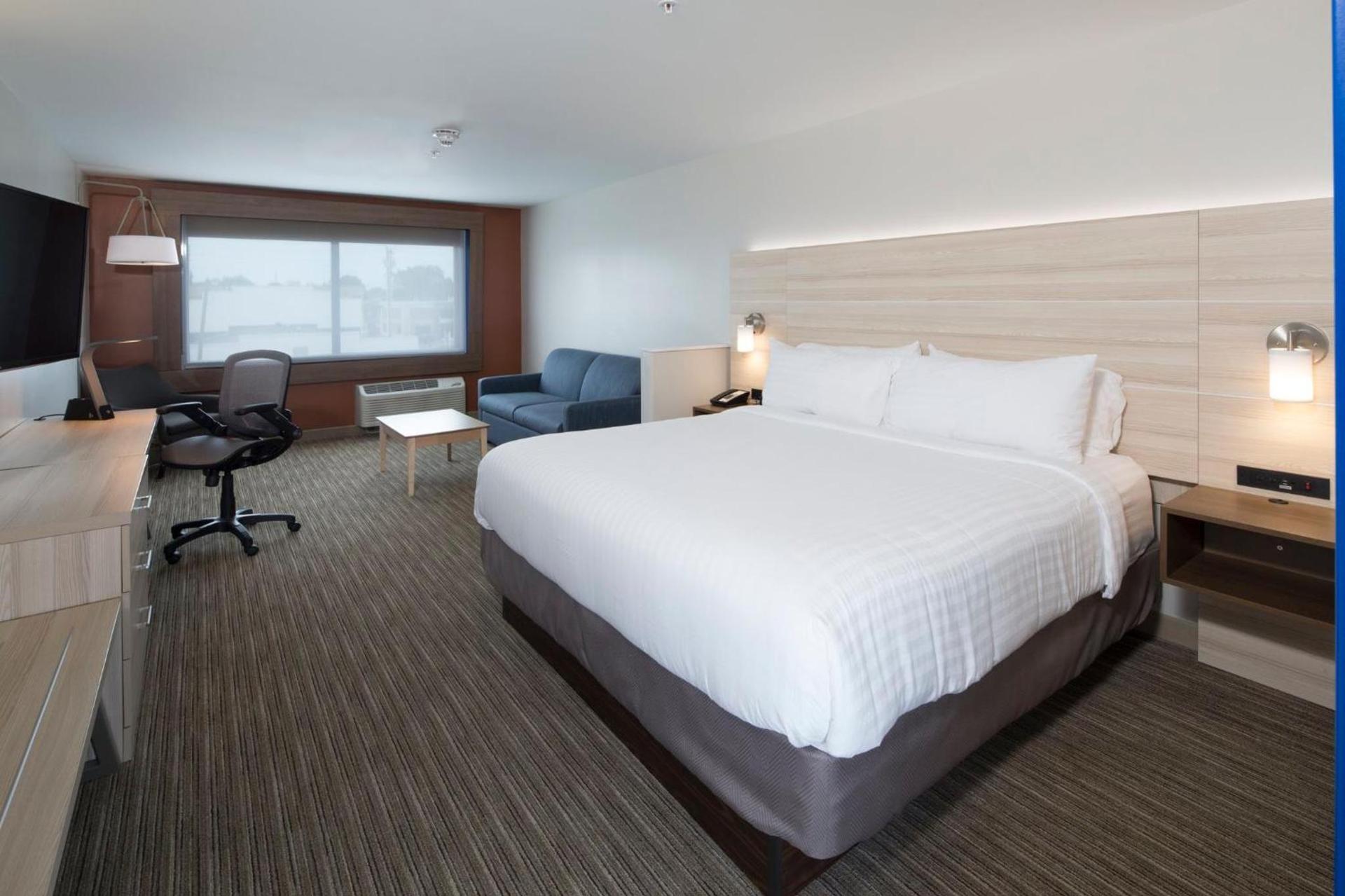 Holiday Inn Express & Suites Alpena - Downtown by IHG photo 13