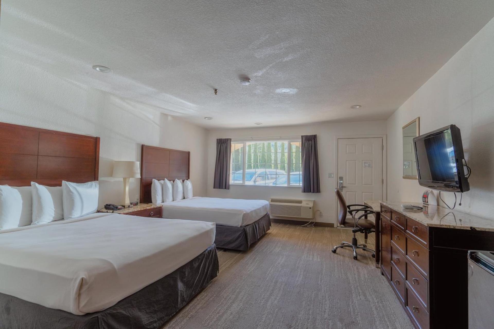 The Yosemite Inn photo 8