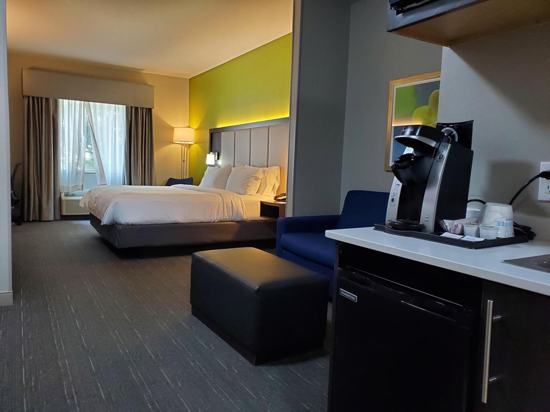 Holiday Inn Express Pearland by IHG photo 14