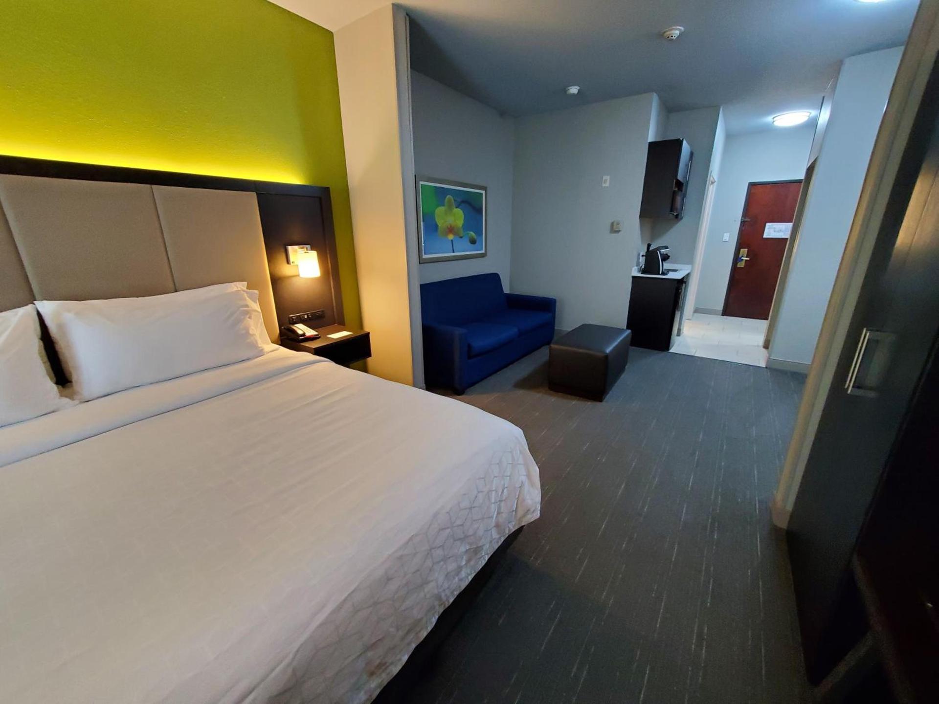 Holiday Inn Express Pearland by IHG photo 11