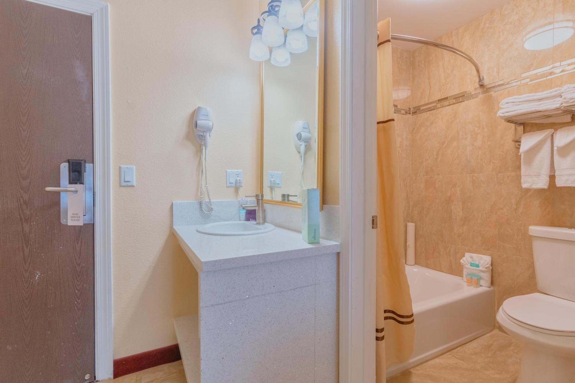The Monarch Inn photo 26