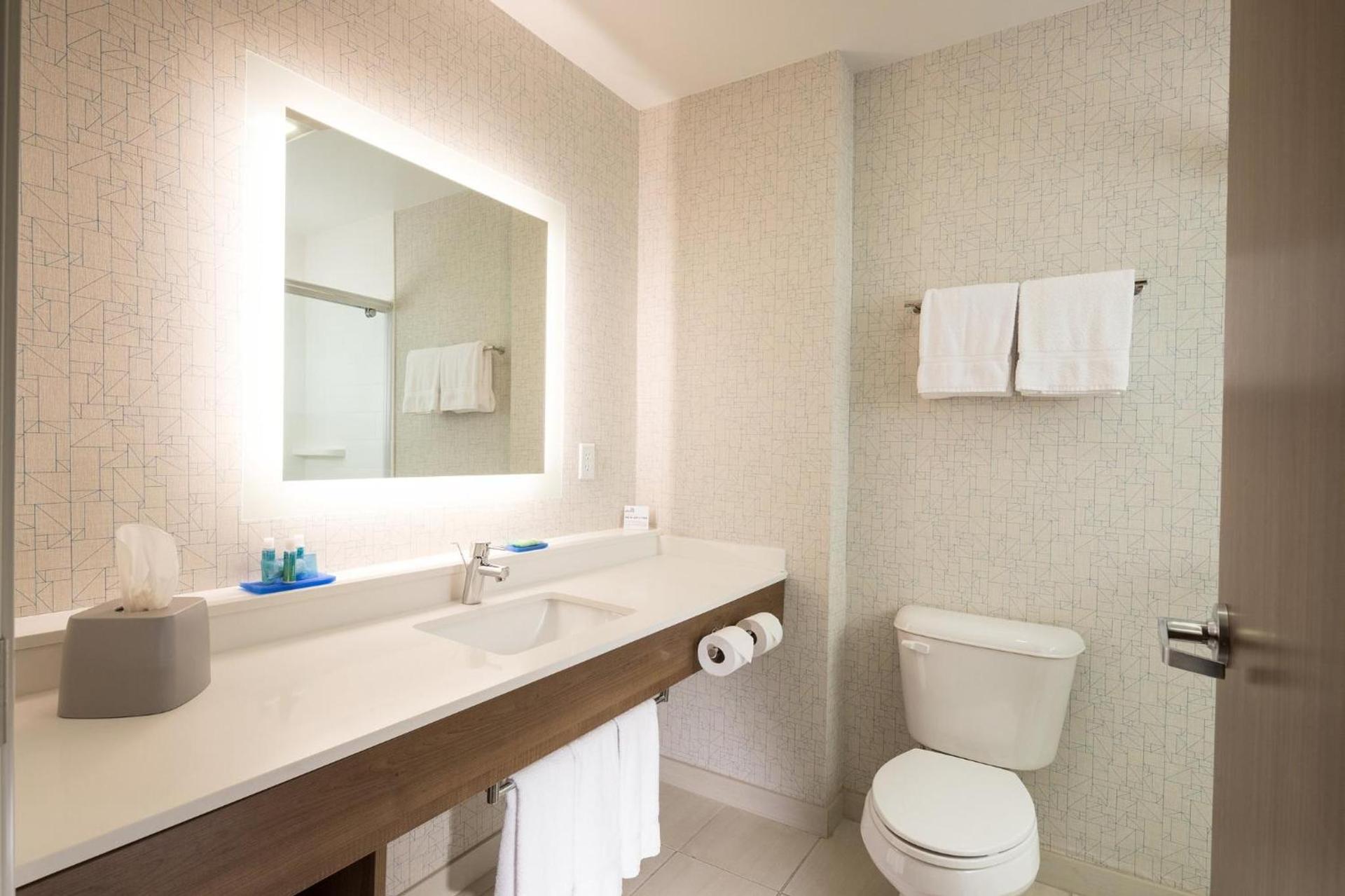 Holiday Inn Express & Suites - Portage by IHG photo 42
