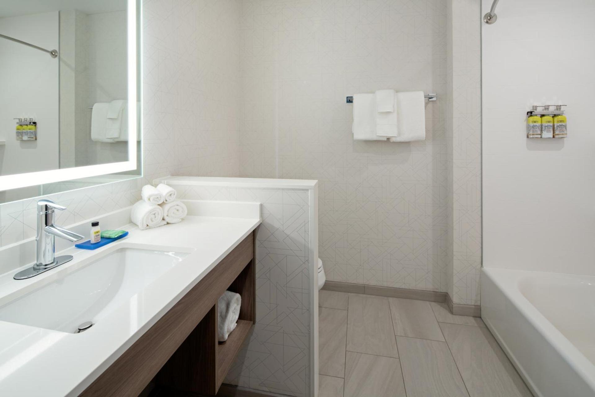 Holiday Inn Express & Suites Palm Desert - Millennium by IHG photo 33