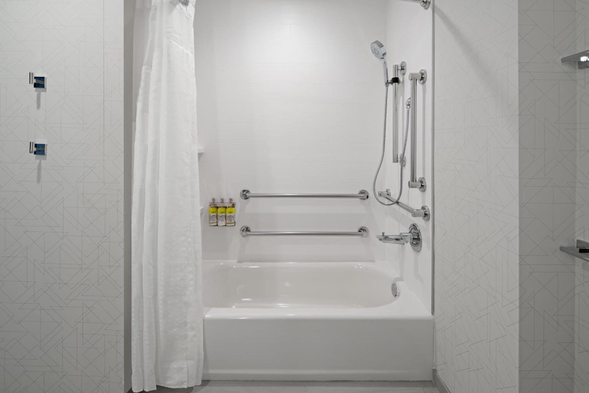 Holiday Inn Express & Suites Palm Desert - Millennium by IHG photo 34