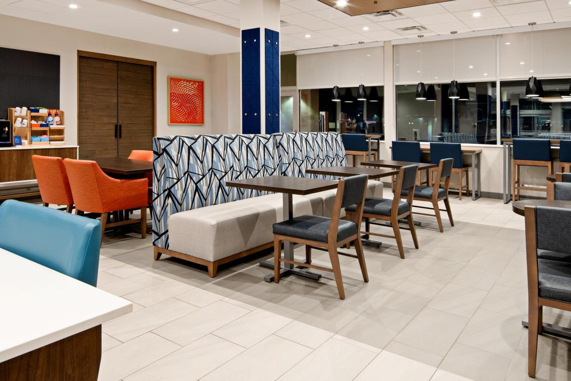 Holiday Inn Express & Suites Palm Desert - Millennium by IHG photo 39