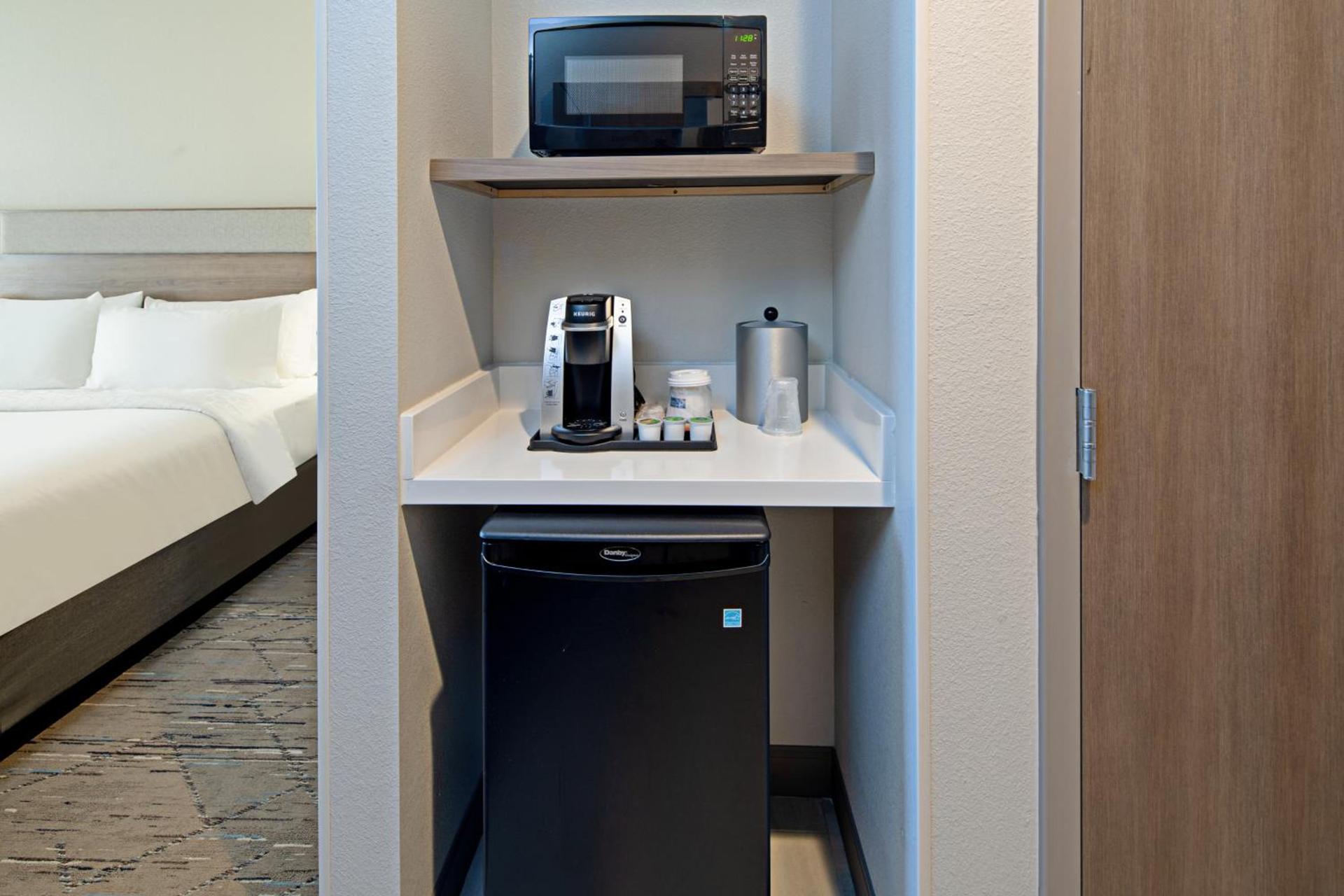 Holiday Inn Express & Suites Palm Desert - Millennium by IHG photo 6
