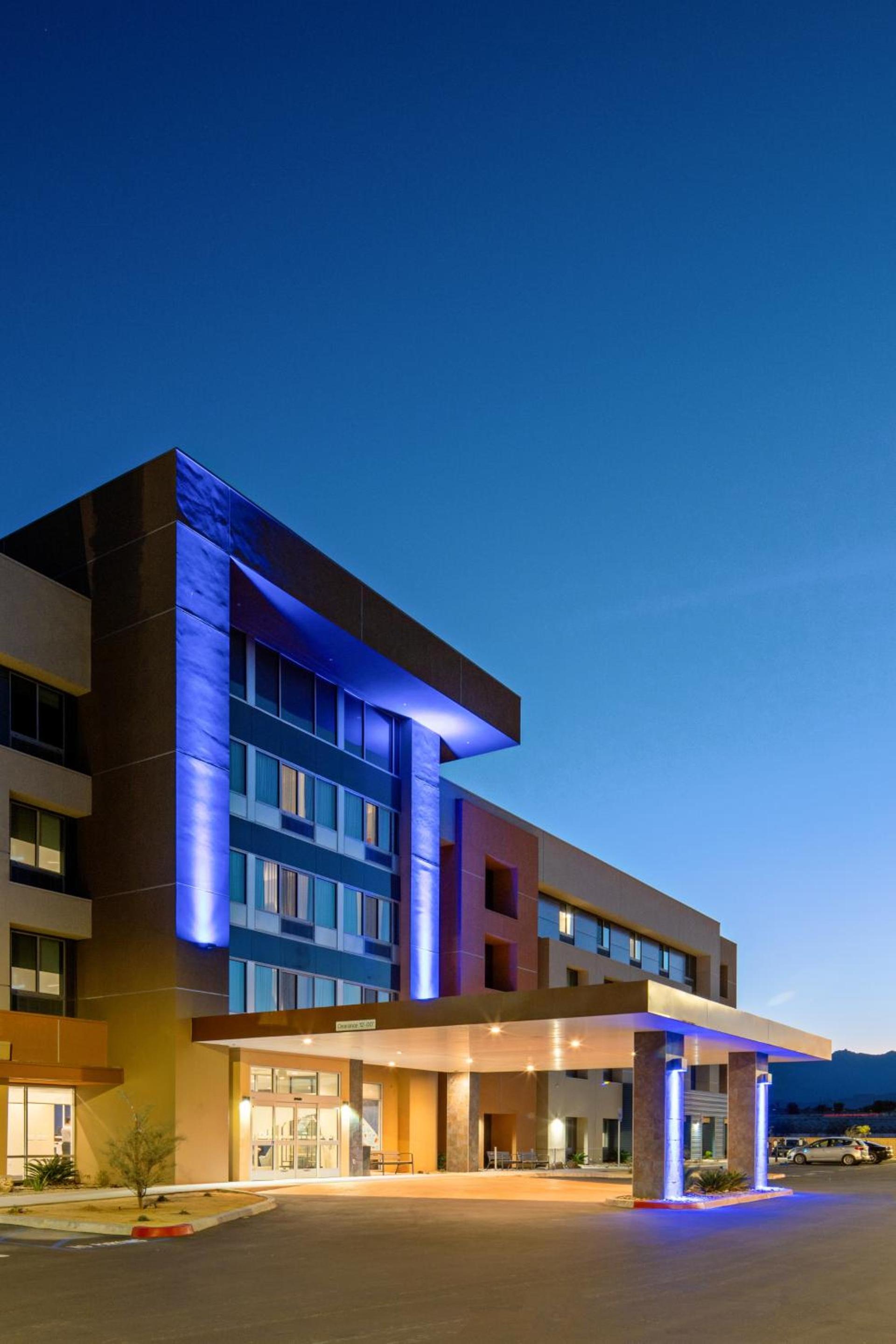 Holiday Inn Express & Suites Palm Desert - Millennium by IHG photo 26