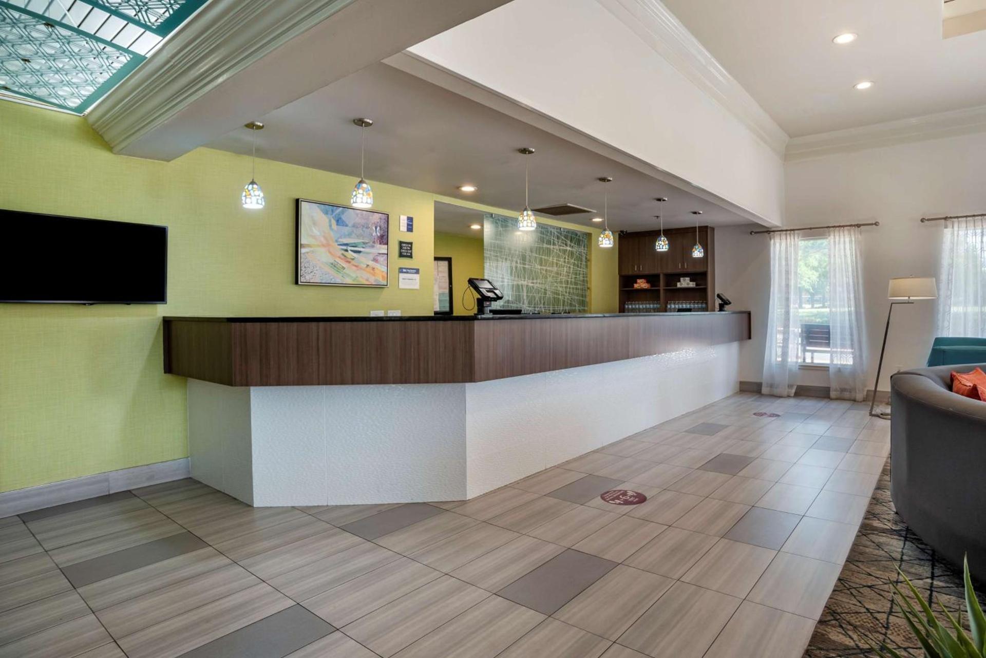 Best Western Carlton Suites photo 10
