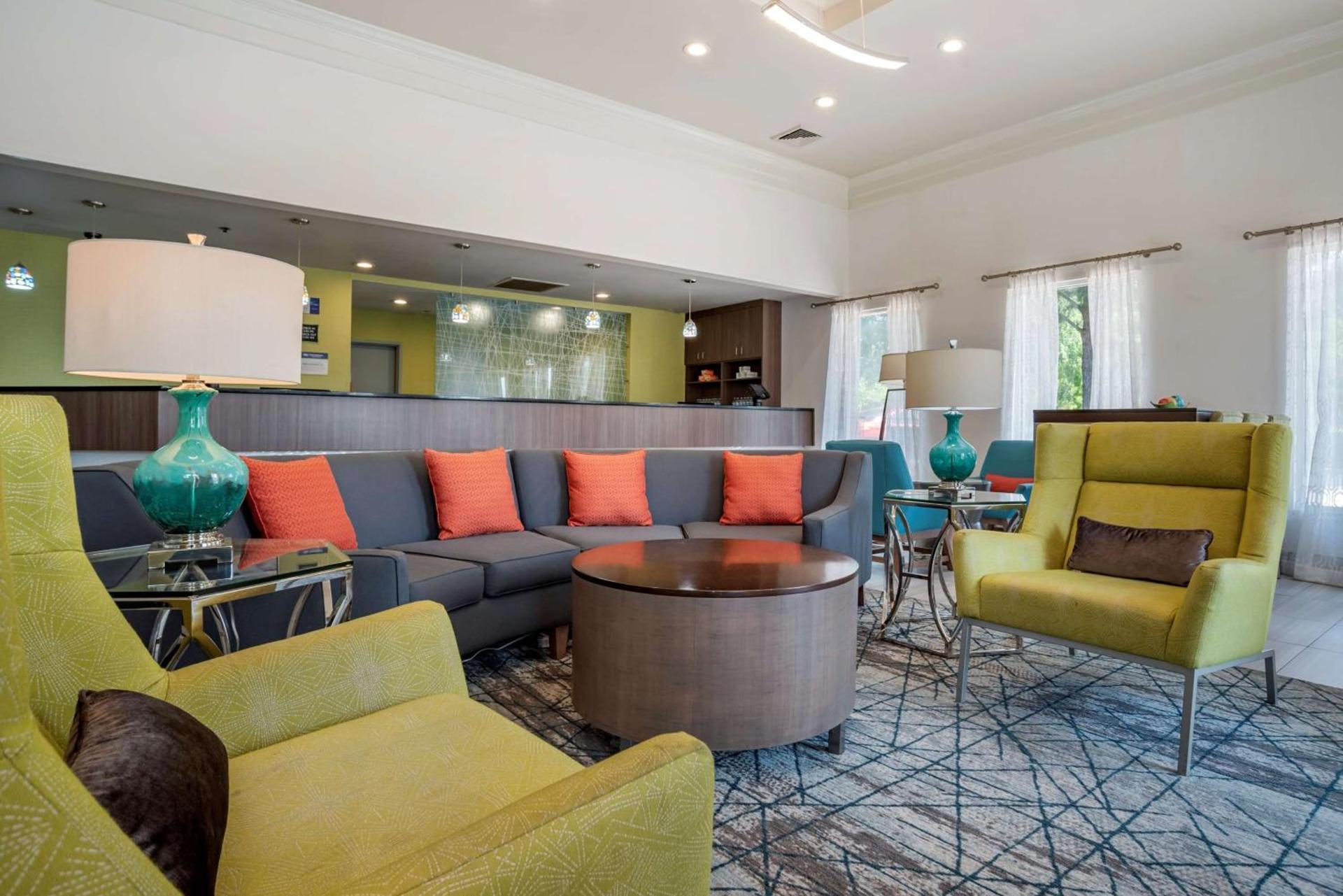 Best Western Carlton Suites photo 2