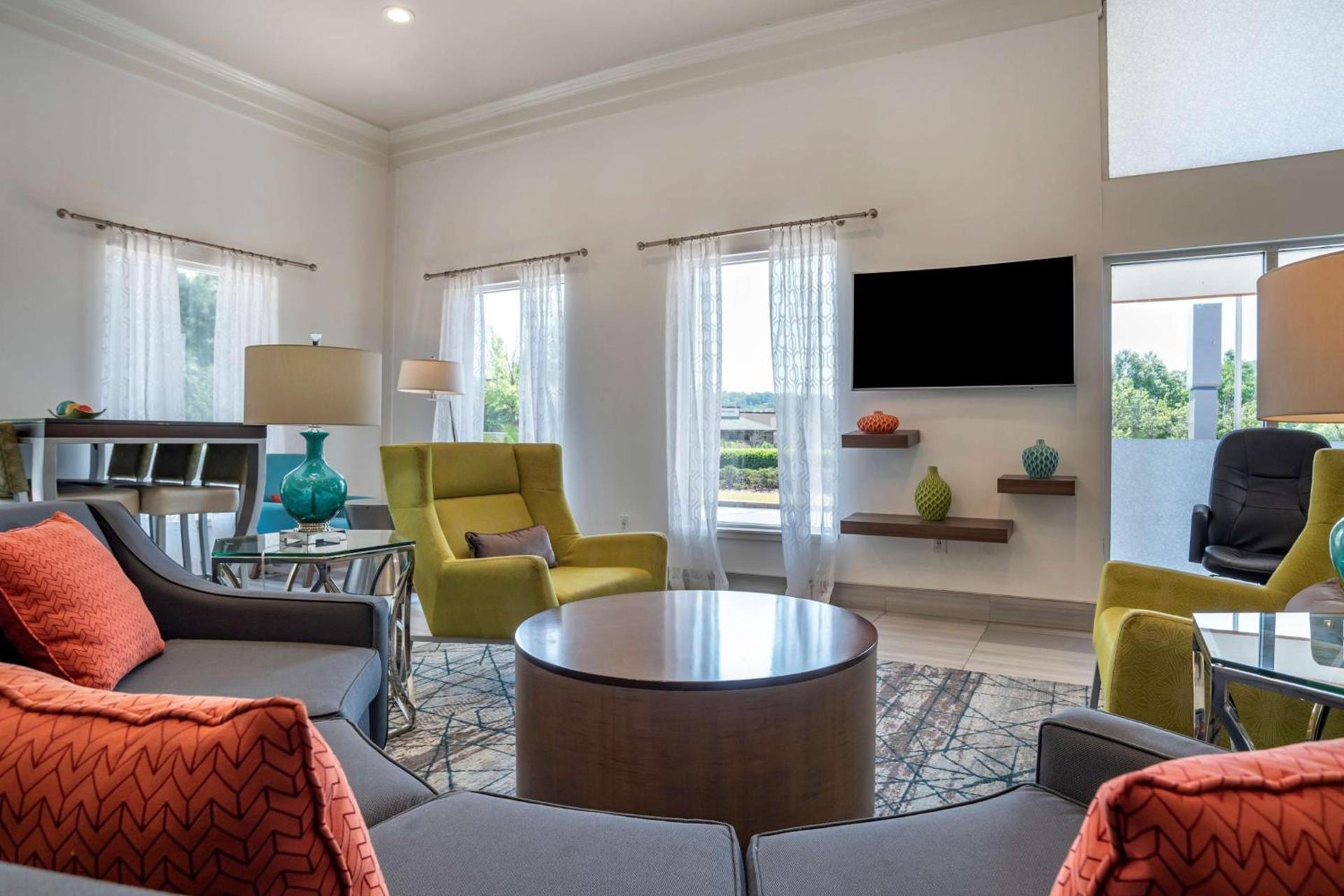 Best Western Carlton Suites photo 12