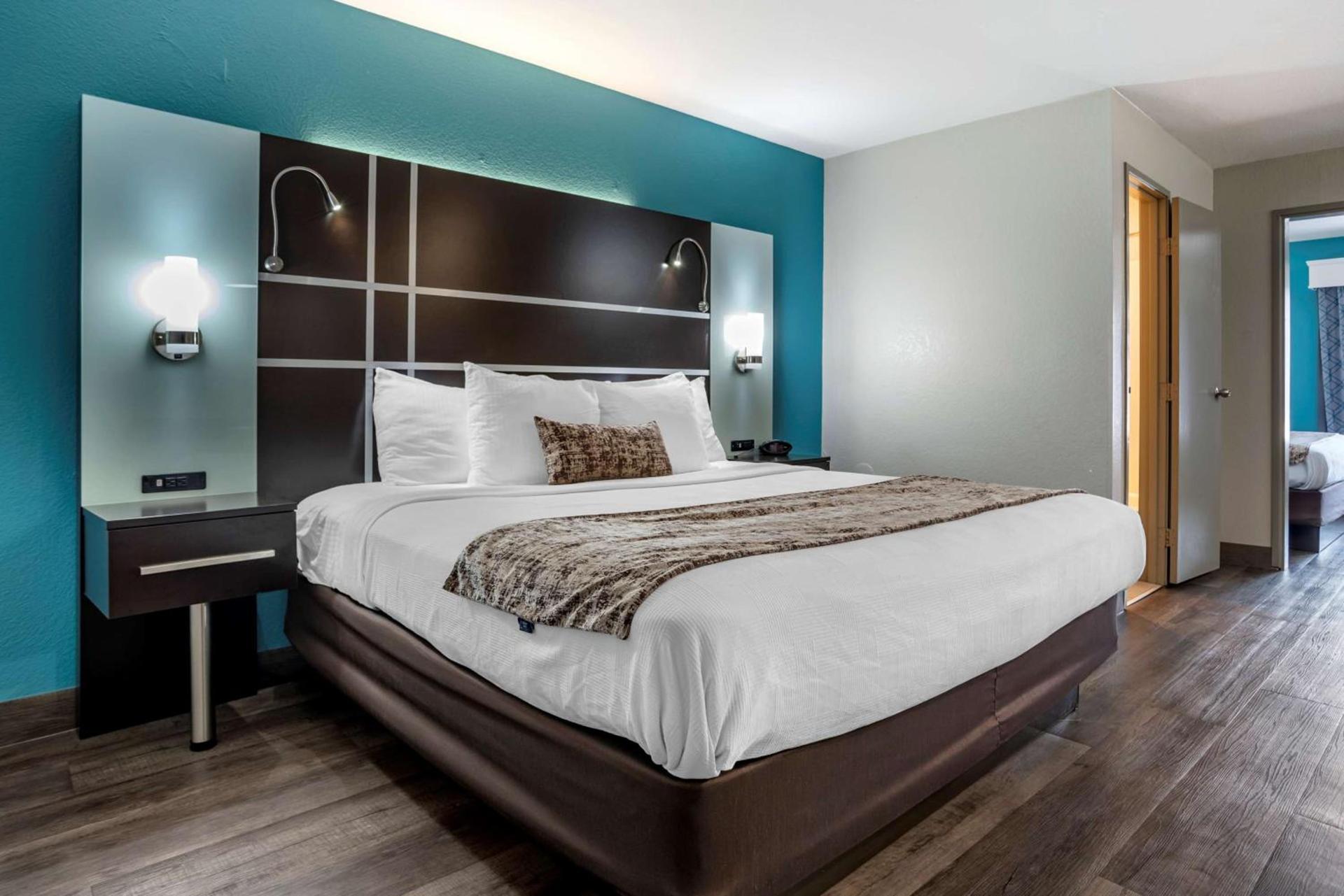 Best Western Carlton Suites photo 4