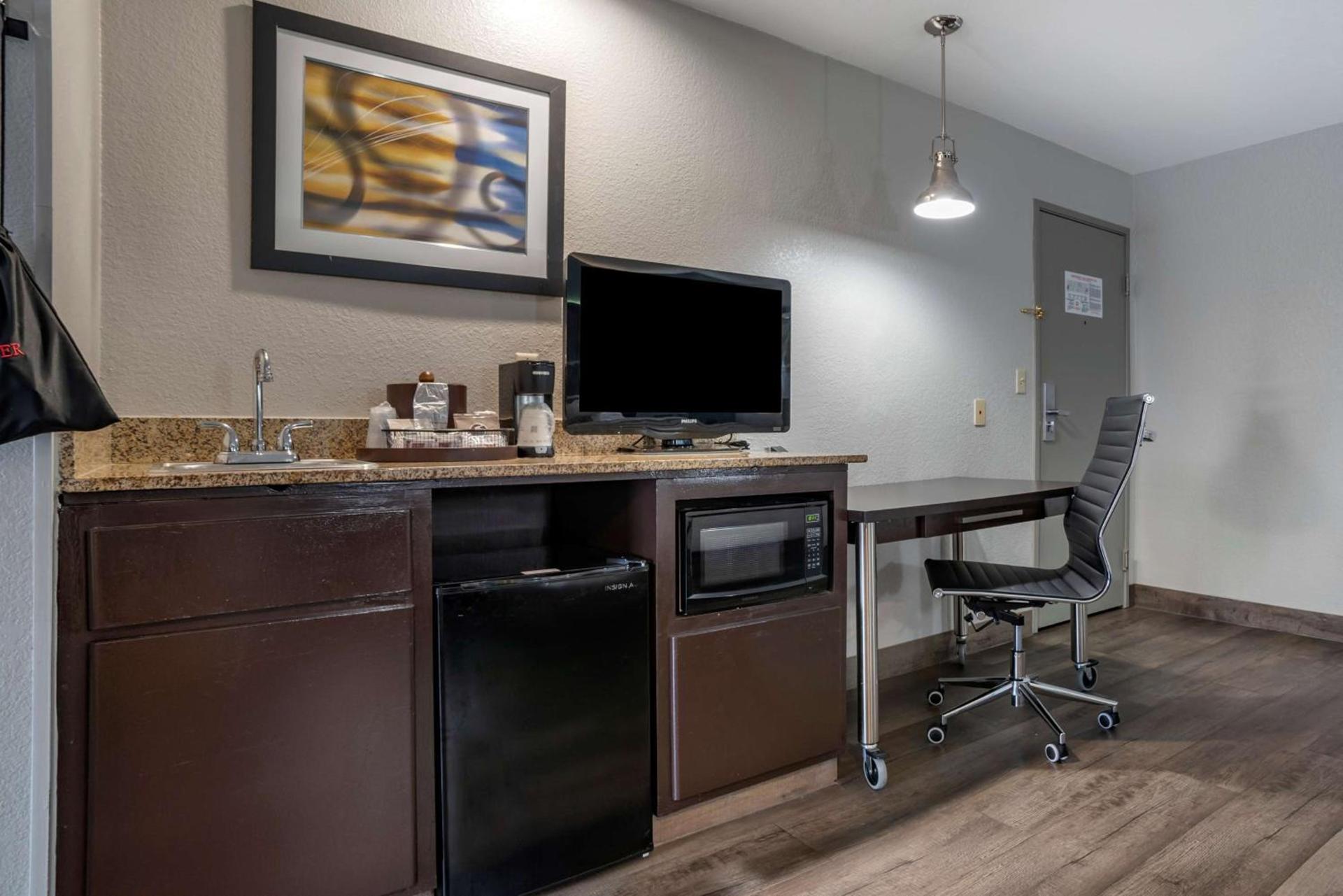 Best Western Carlton Suites photo 16
