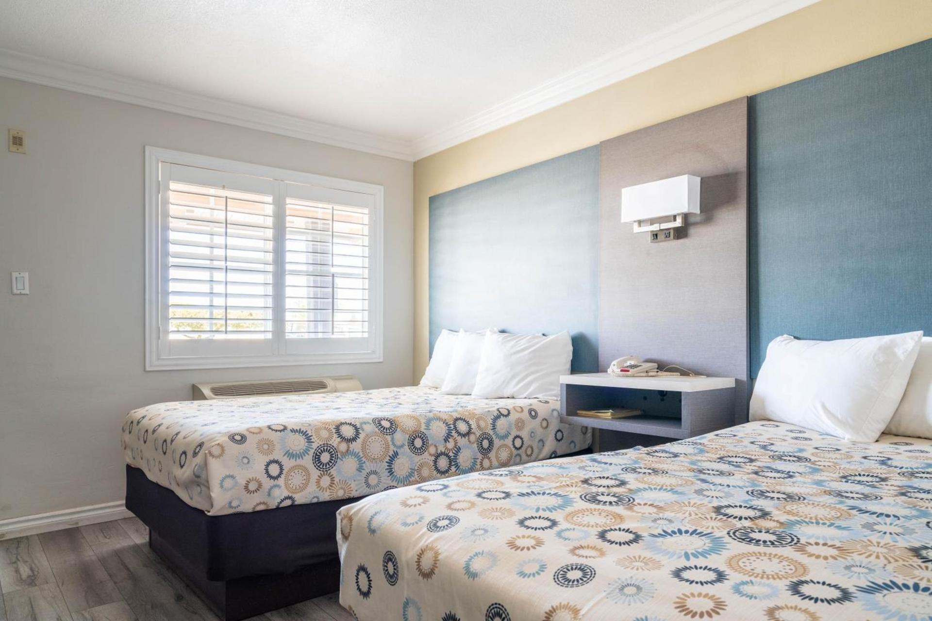 Solaire Inn & Suites photo 16