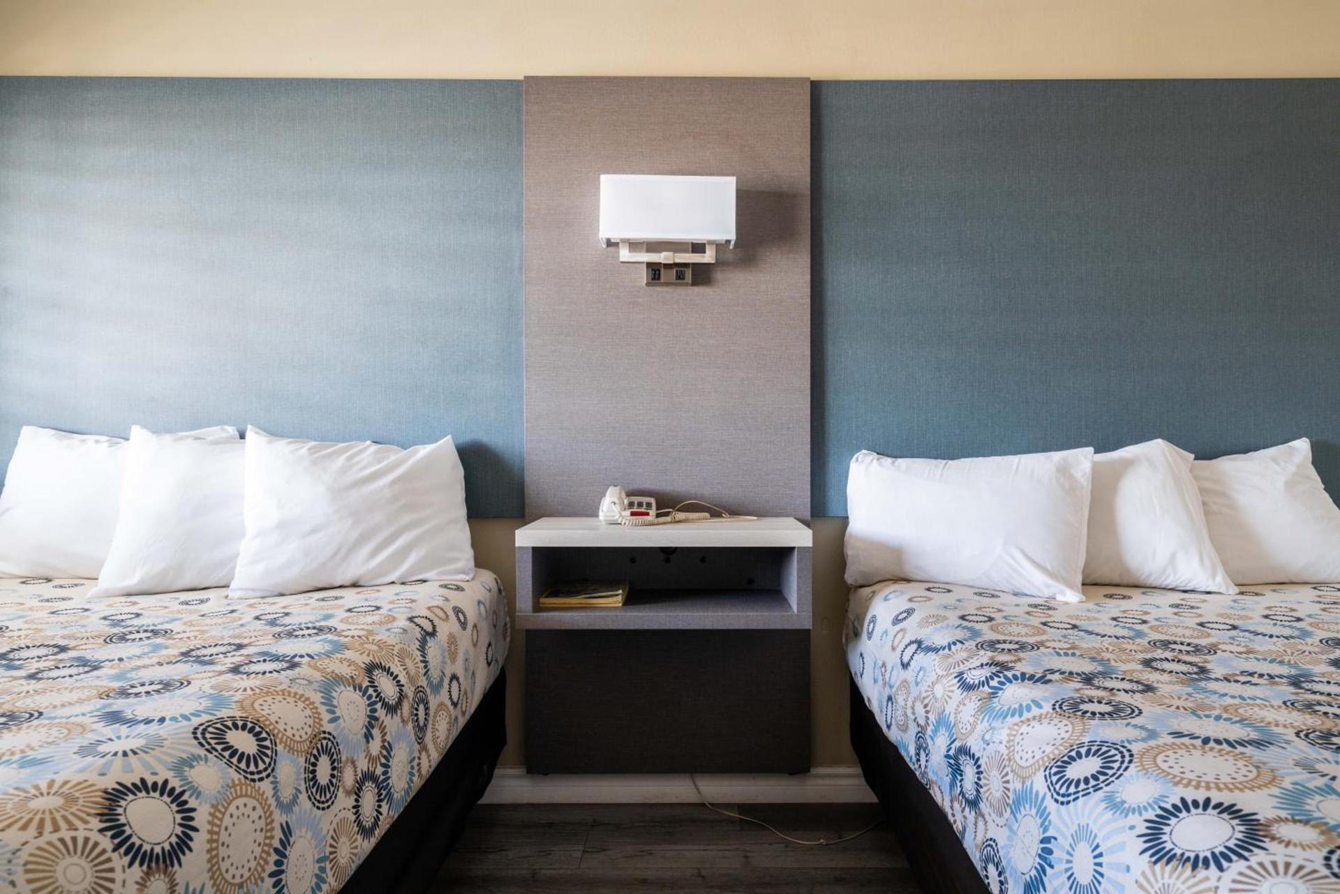 Solaire Inn & Suites photo 15