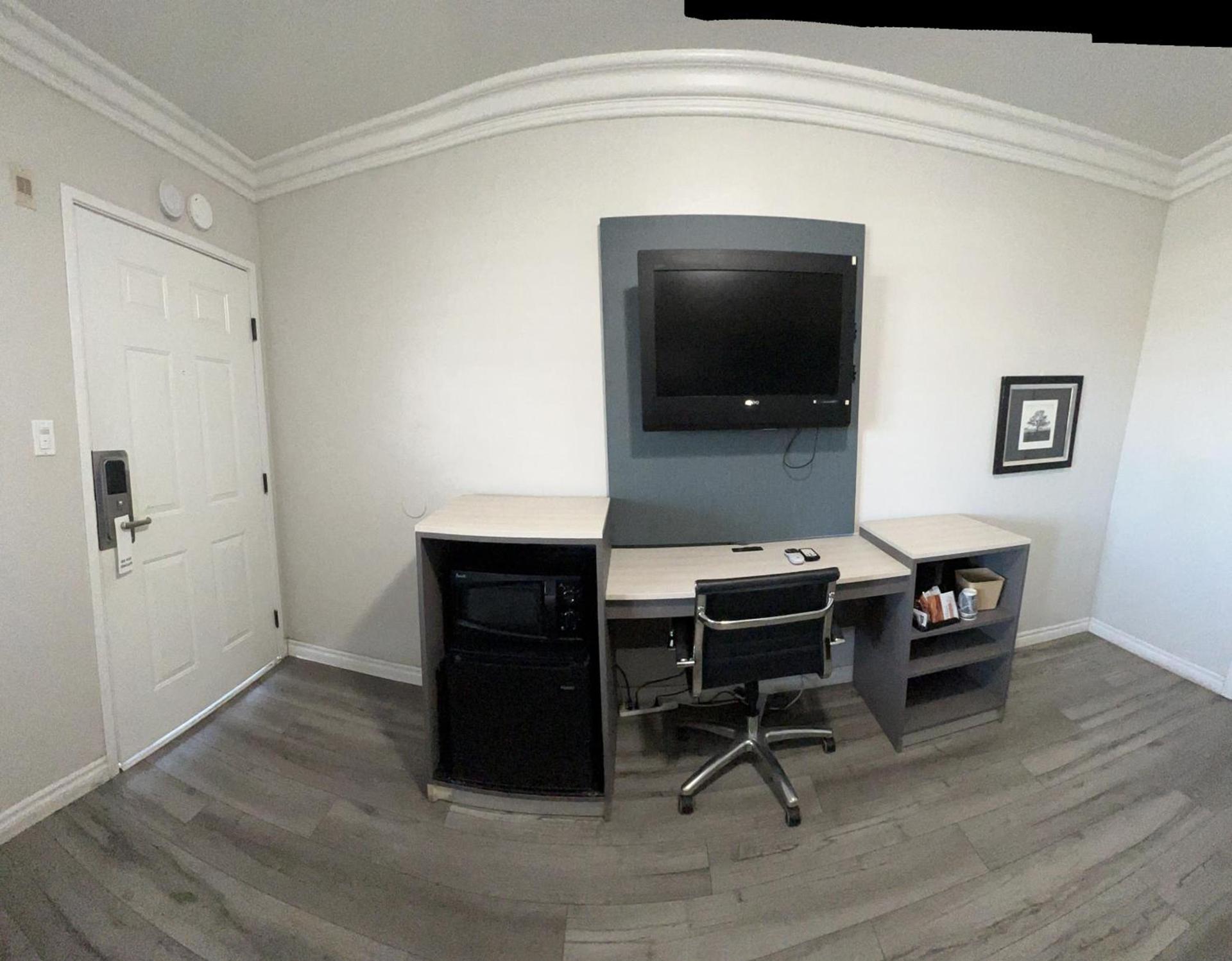 Solaire Inn & Suites photo 28