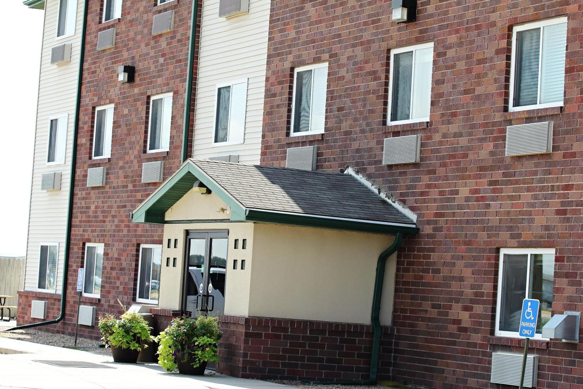 Capri Inn & Suites - Beatrice photo 2