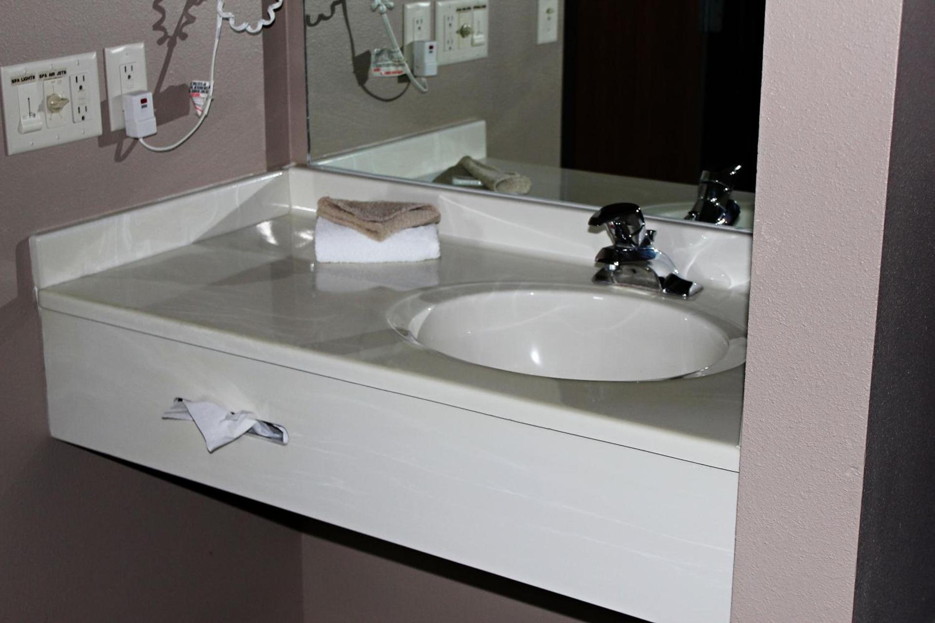 Capri Inn & Suites - Beatrice photo 8