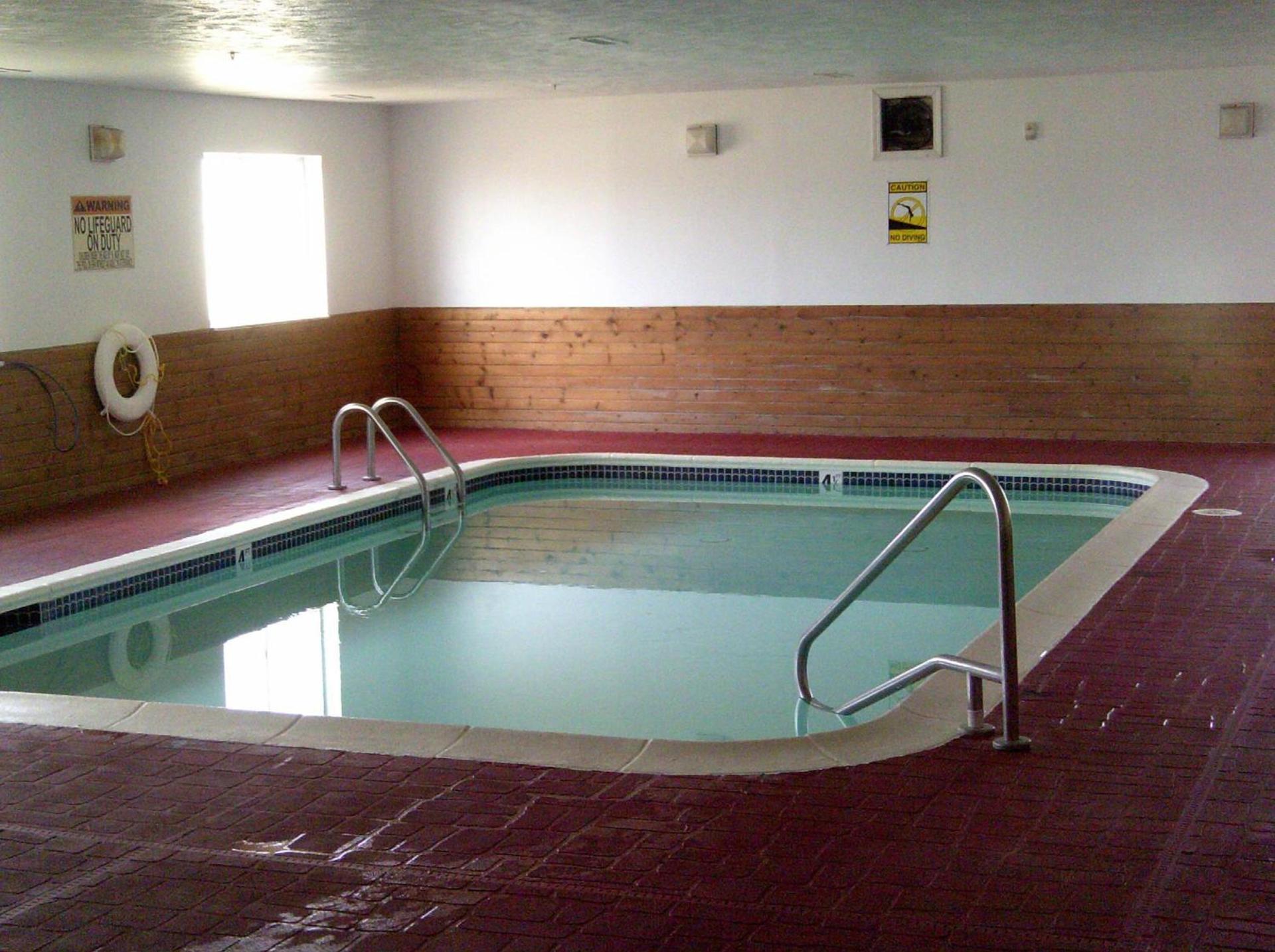 Capri Inn & Suites - Beatrice photo 4