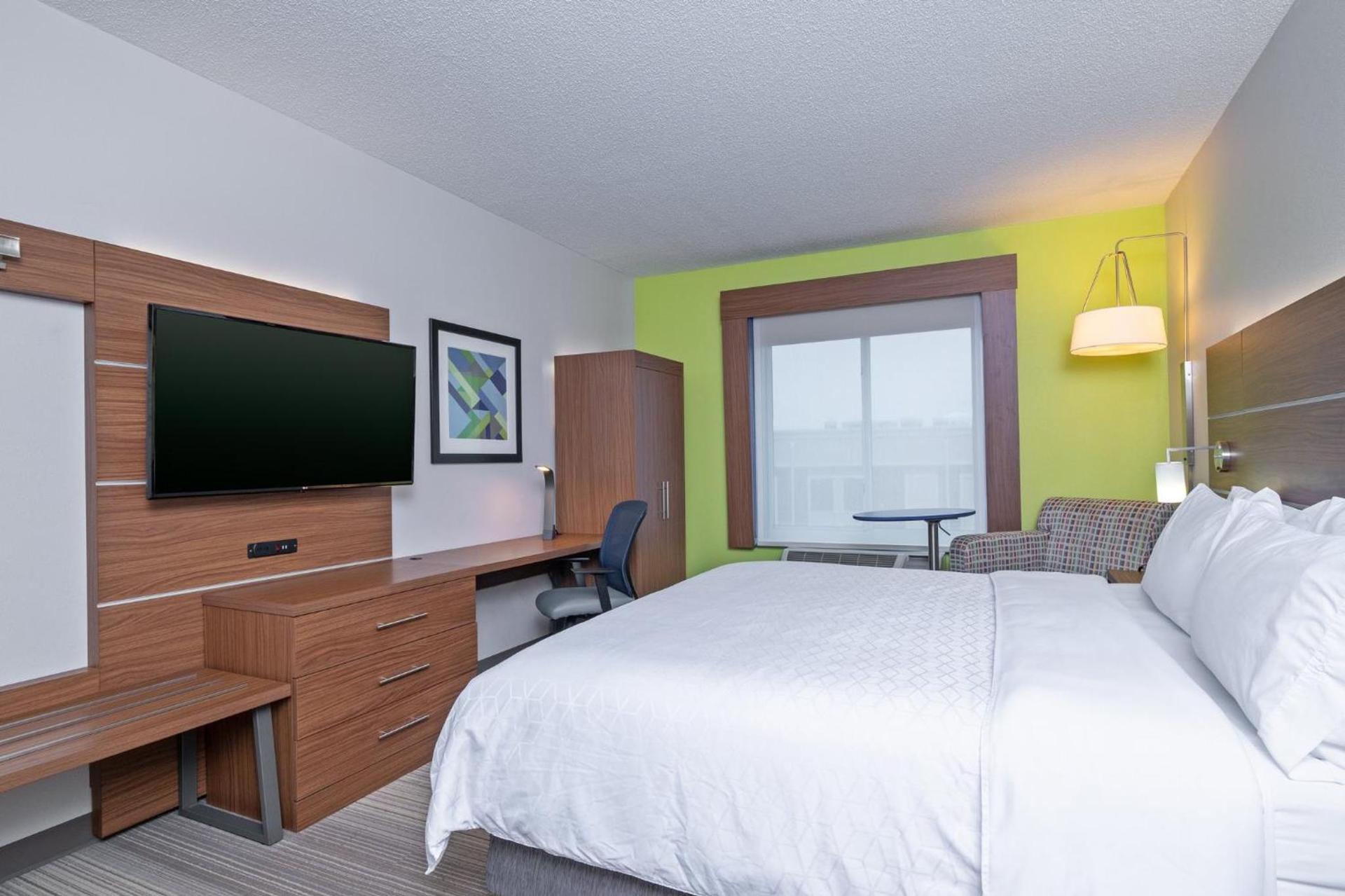 Holiday Inn Express Hotel & Suites Woodbridge by IHG photo 46