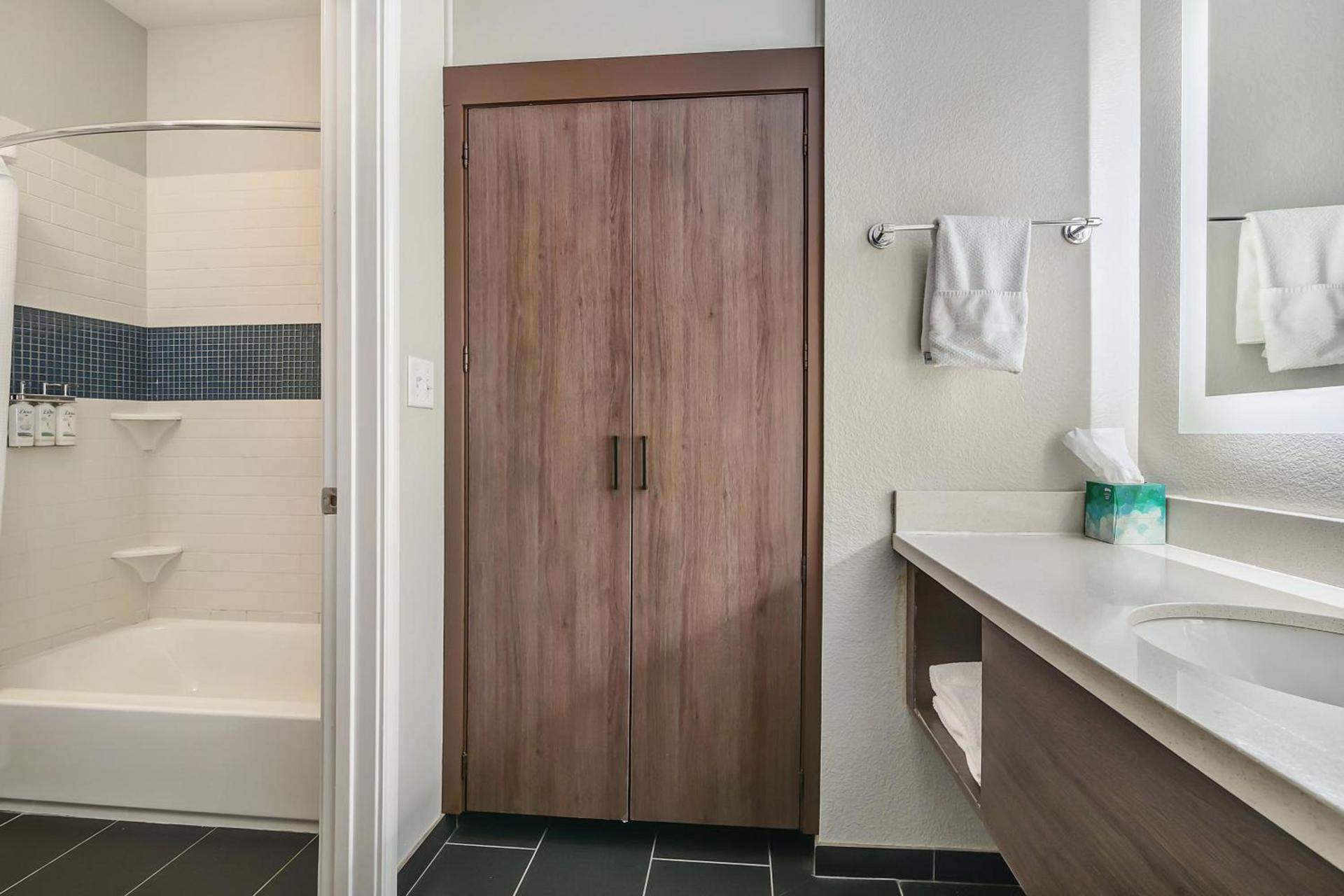 Staybridge Suites Tyler University Area by IHG photo 68
