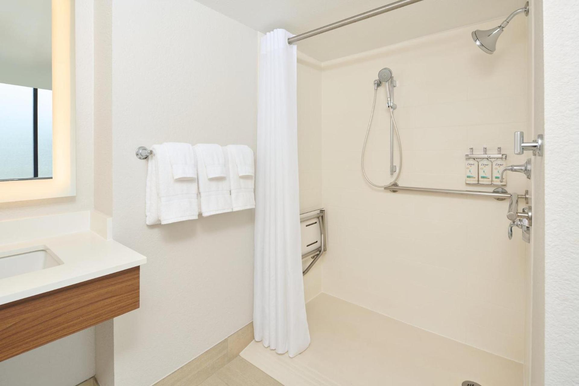 Holiday Inn Express Waikiki by IHG photo 24