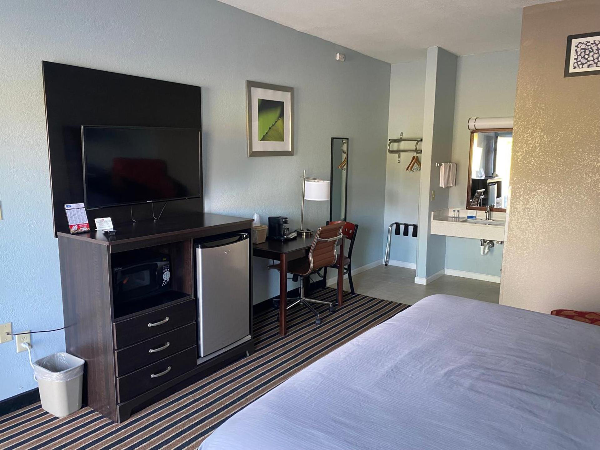 Rodeway Inn Ludington photo 25
