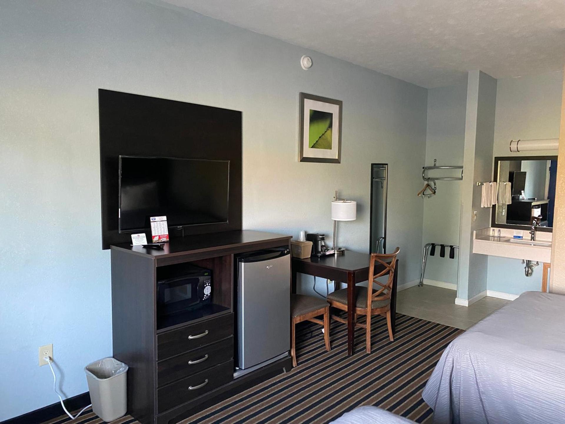 Rodeway Inn Ludington photo 28