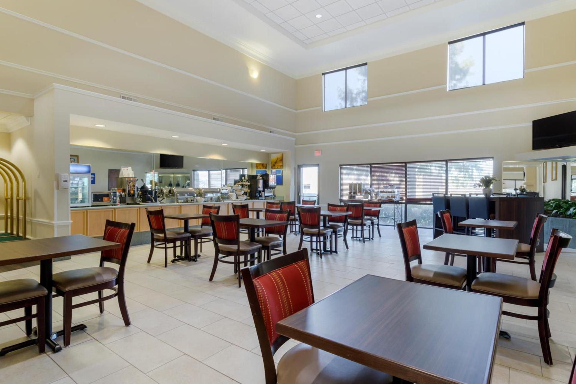 Garner Hotel La Porte - Bay Area photo 11