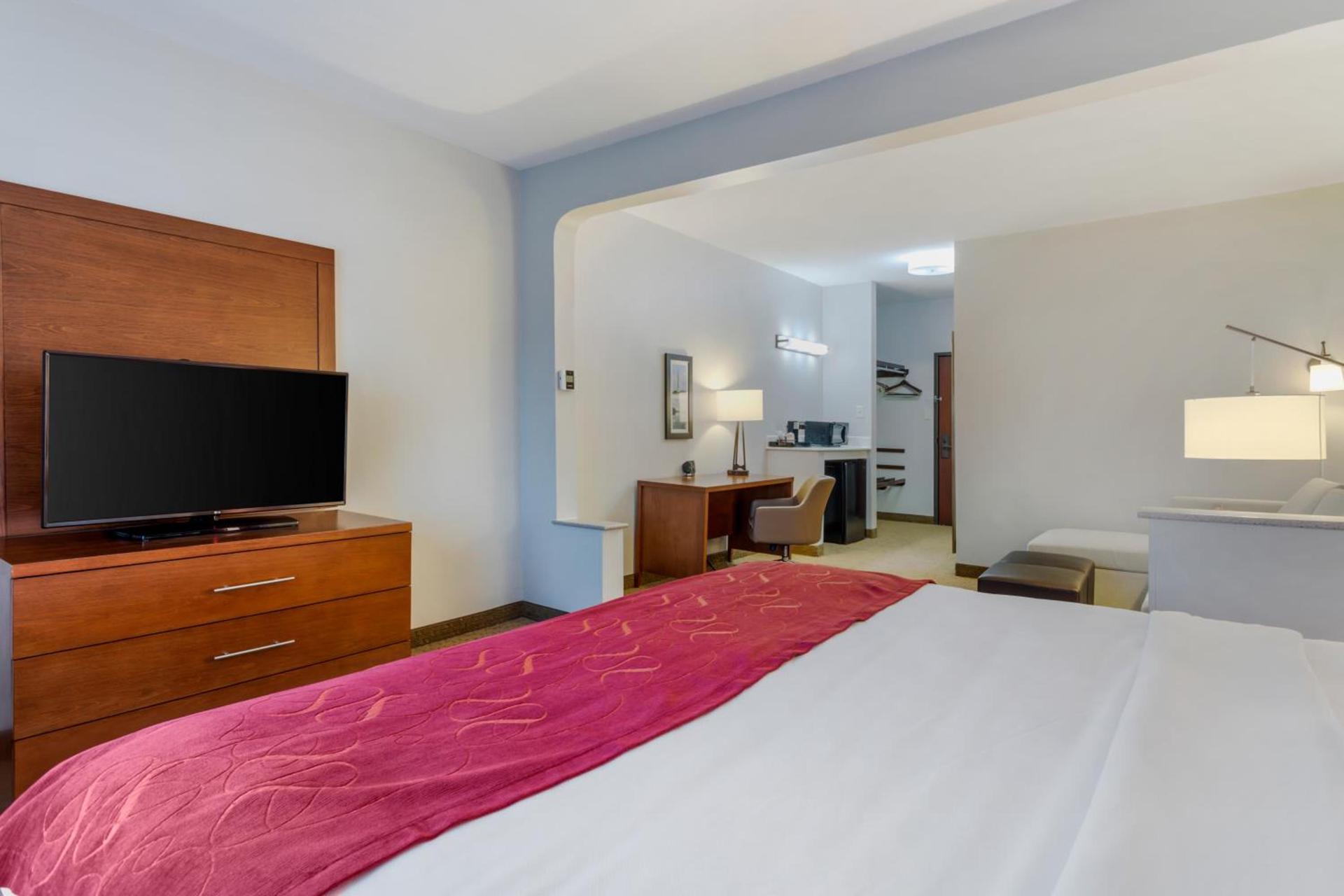 Garner Hotel La Porte - Bay Area photo 51