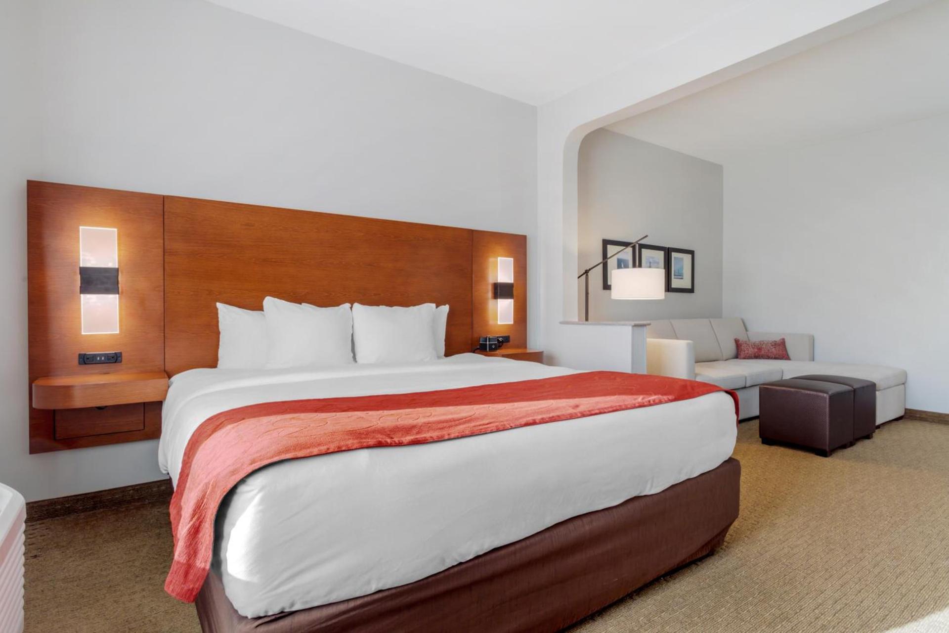Garner Hotel La Porte - Bay Area photo 59