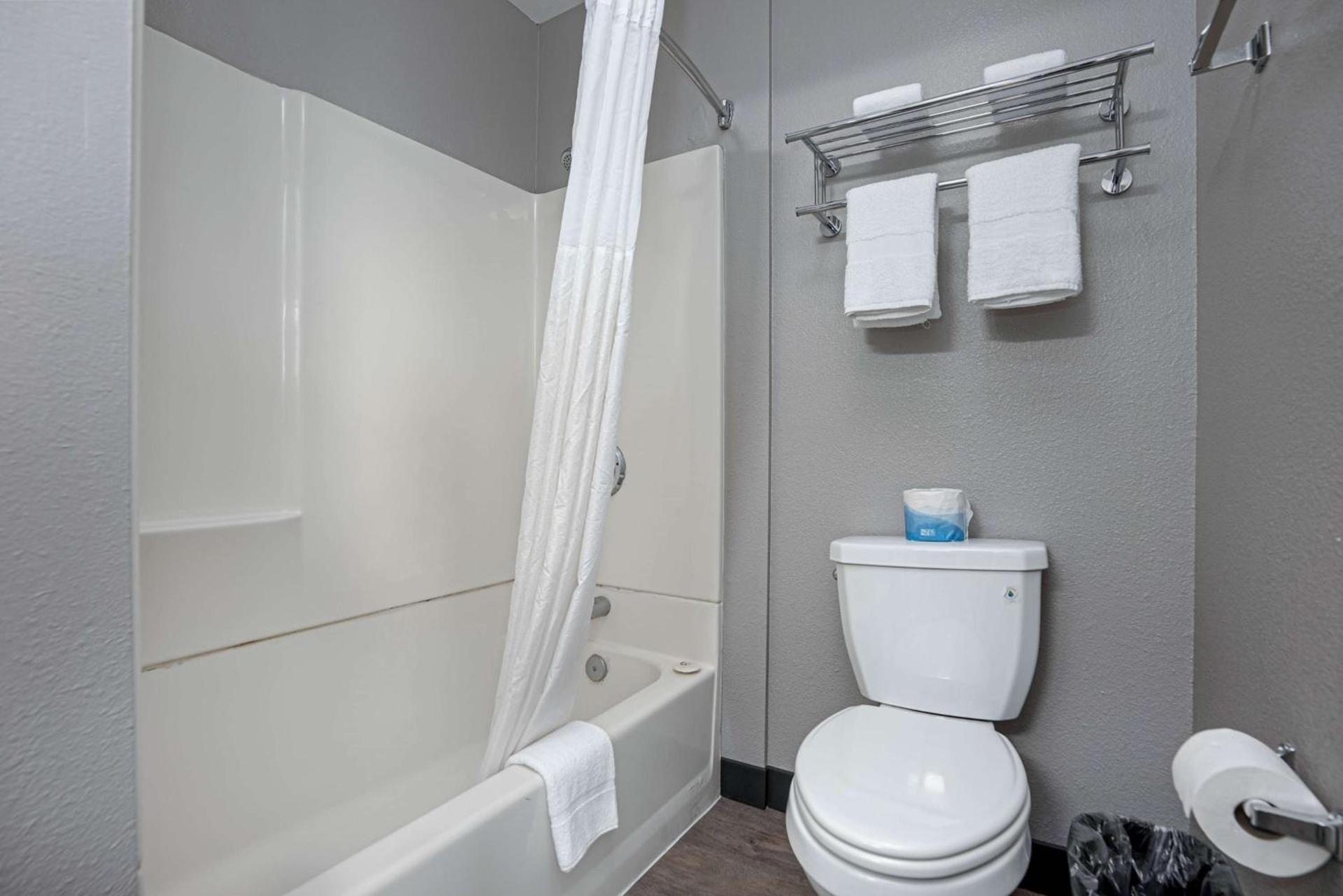 Motel 6-San Diego, CA - Downtown photo 41